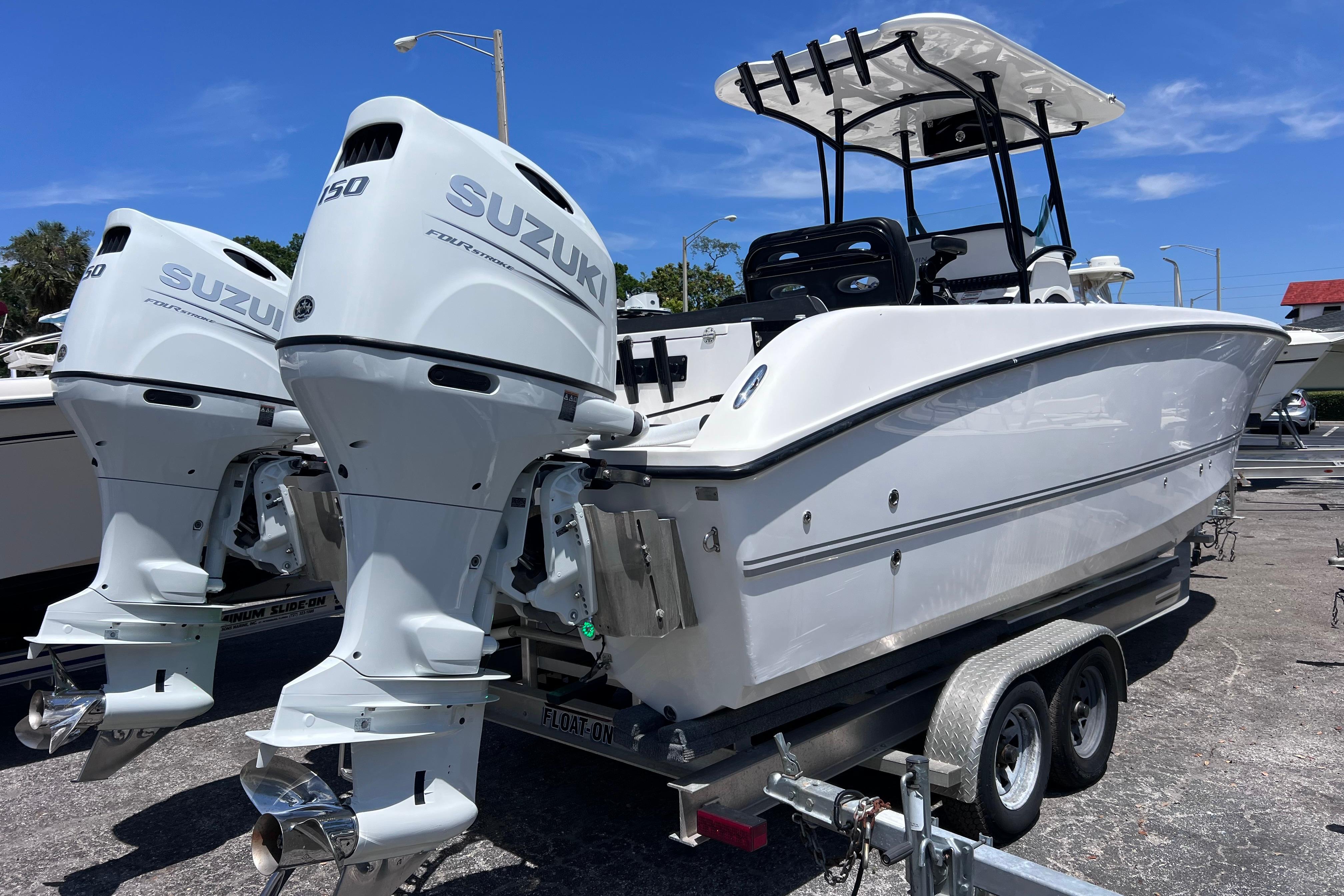 2023 Twin Vee 240 GFX CC