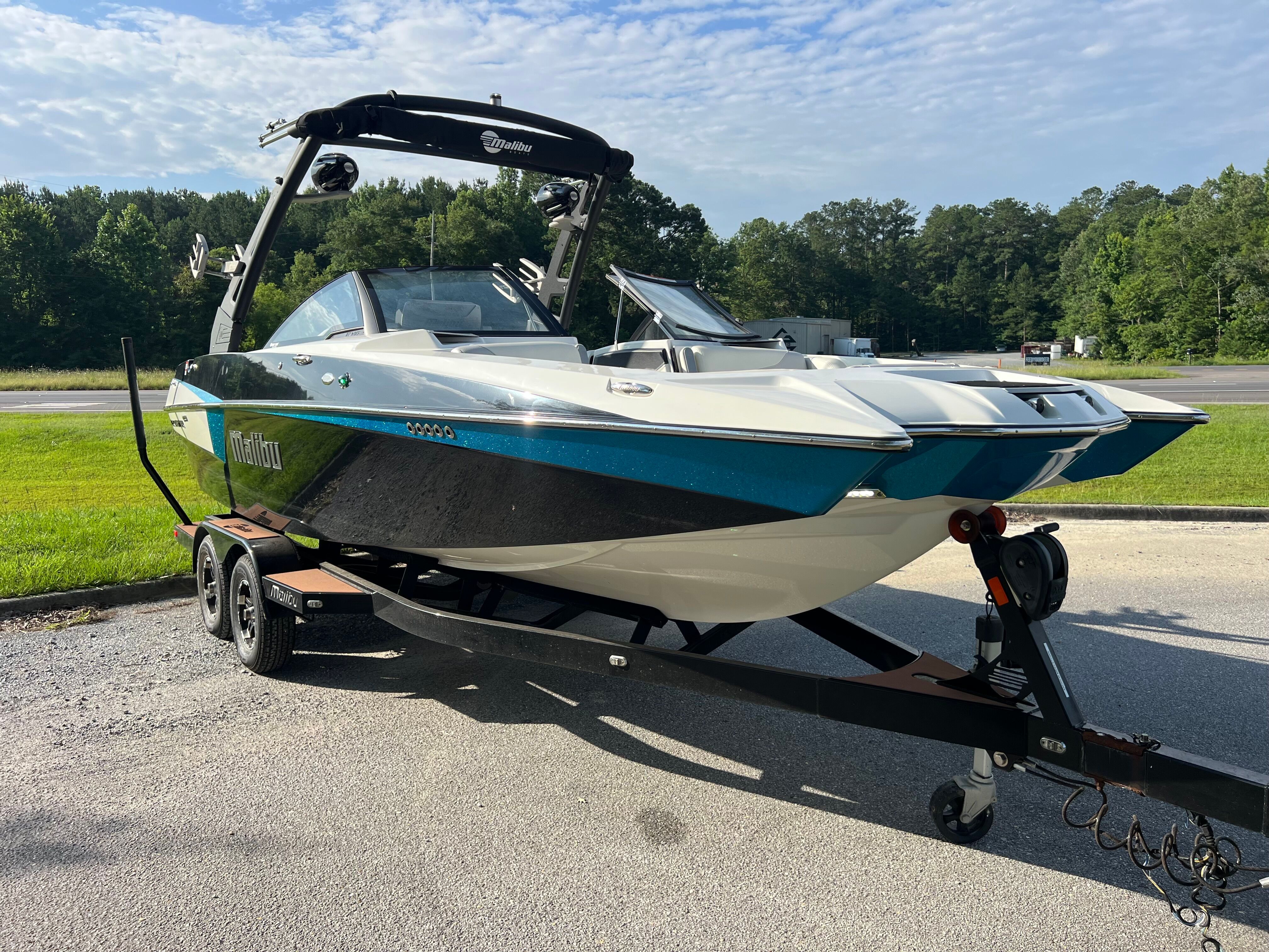 2018 MALIBU 22 MXZ - Image 7