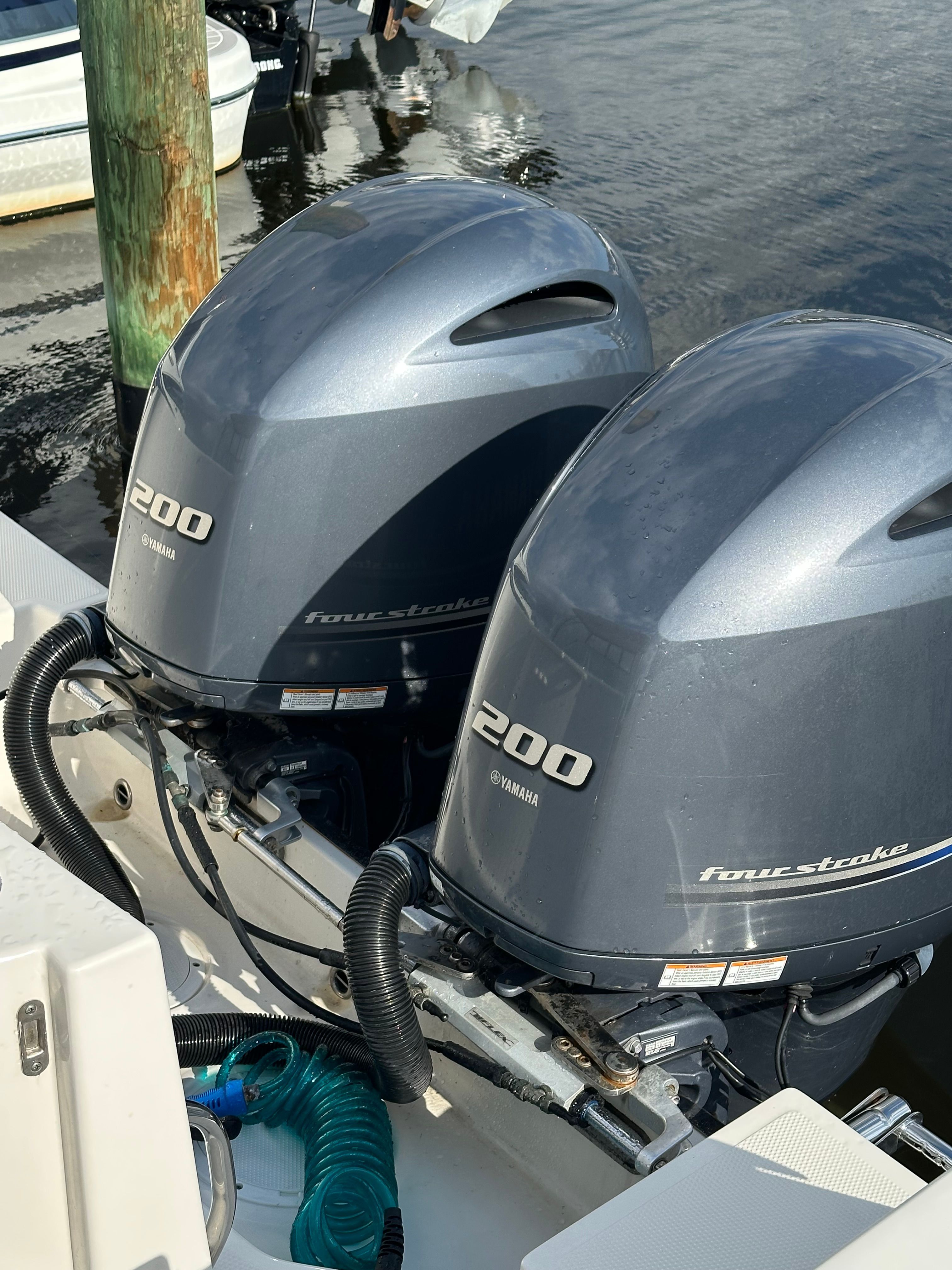 2017 Sailfish 275 DC - 12