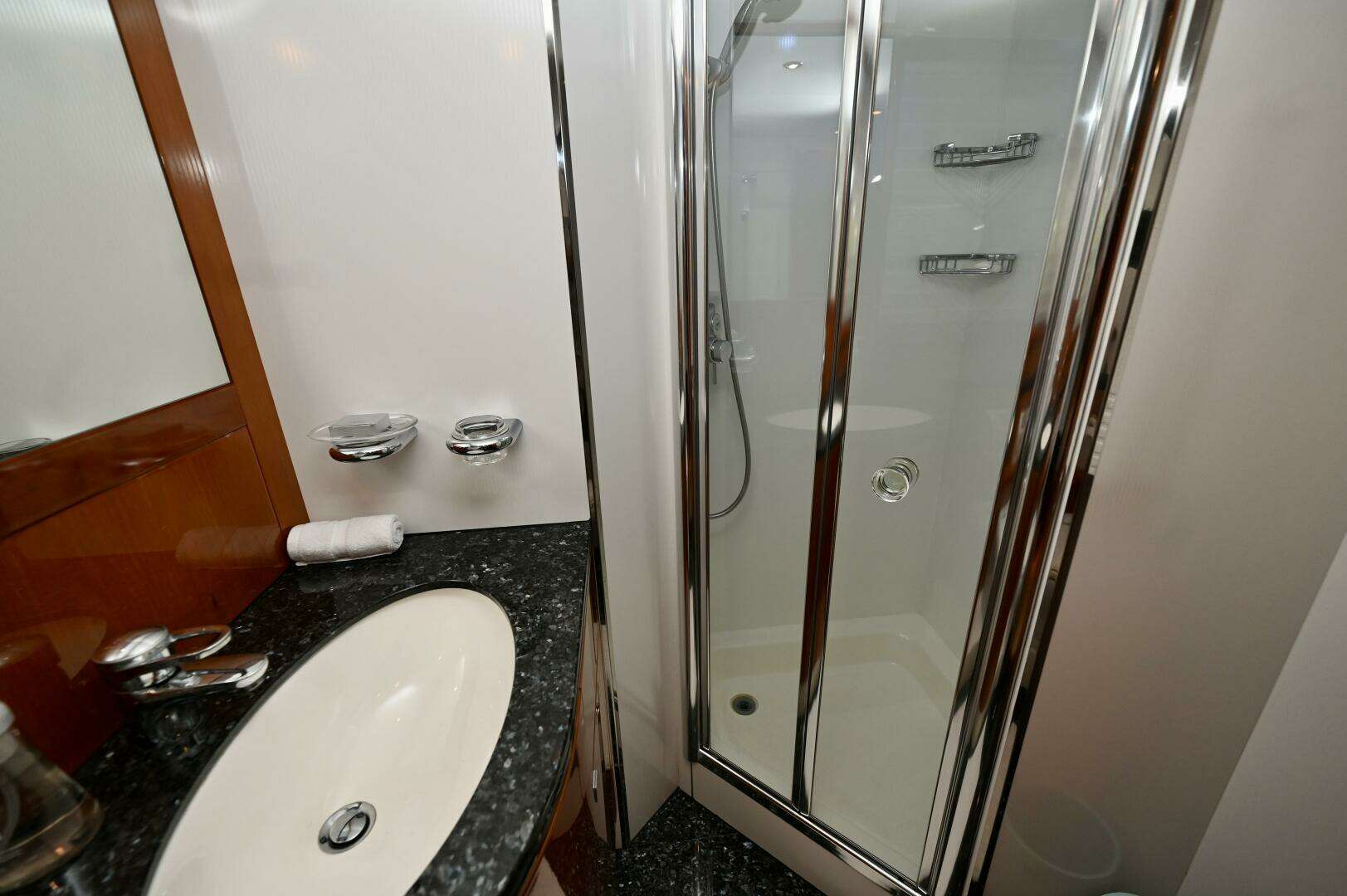 2005 Sunseeker Yacht - Image 40