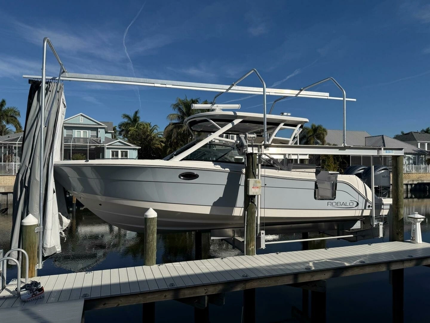 2021 Robalo R317 - Image 26