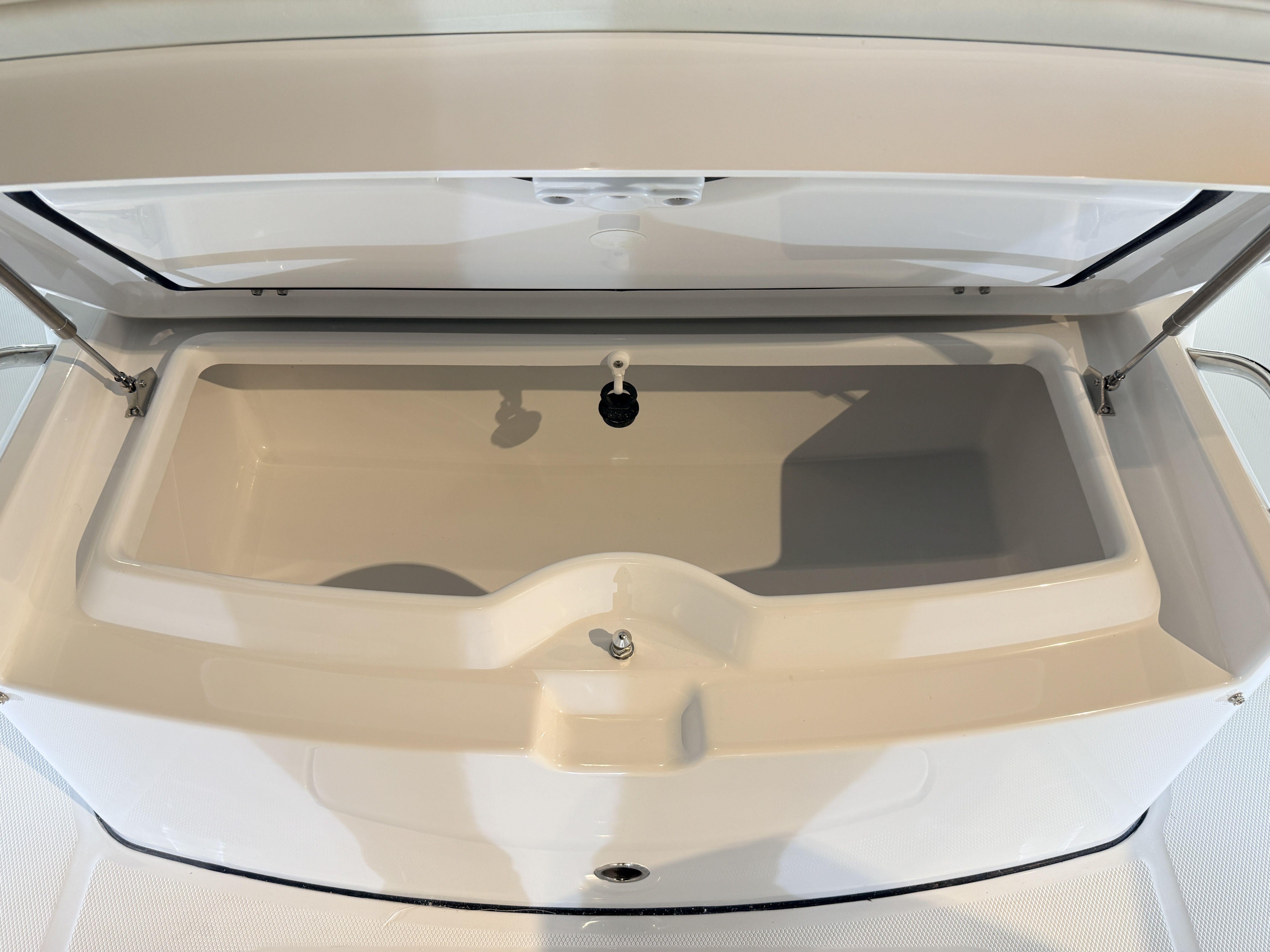 2026 Everglades 285 Center Console - 34