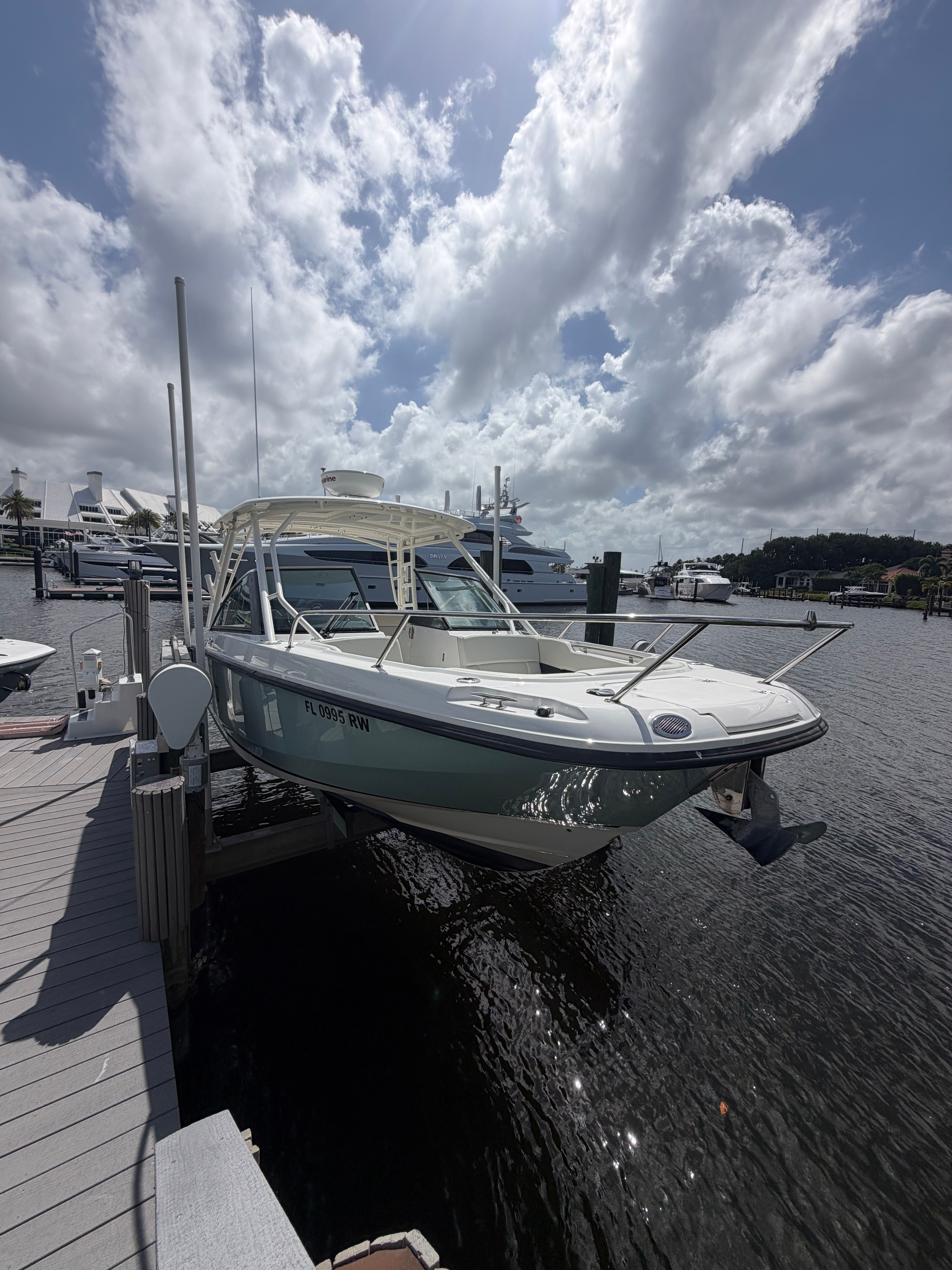 2016 Boston Whaler 270 Vantage