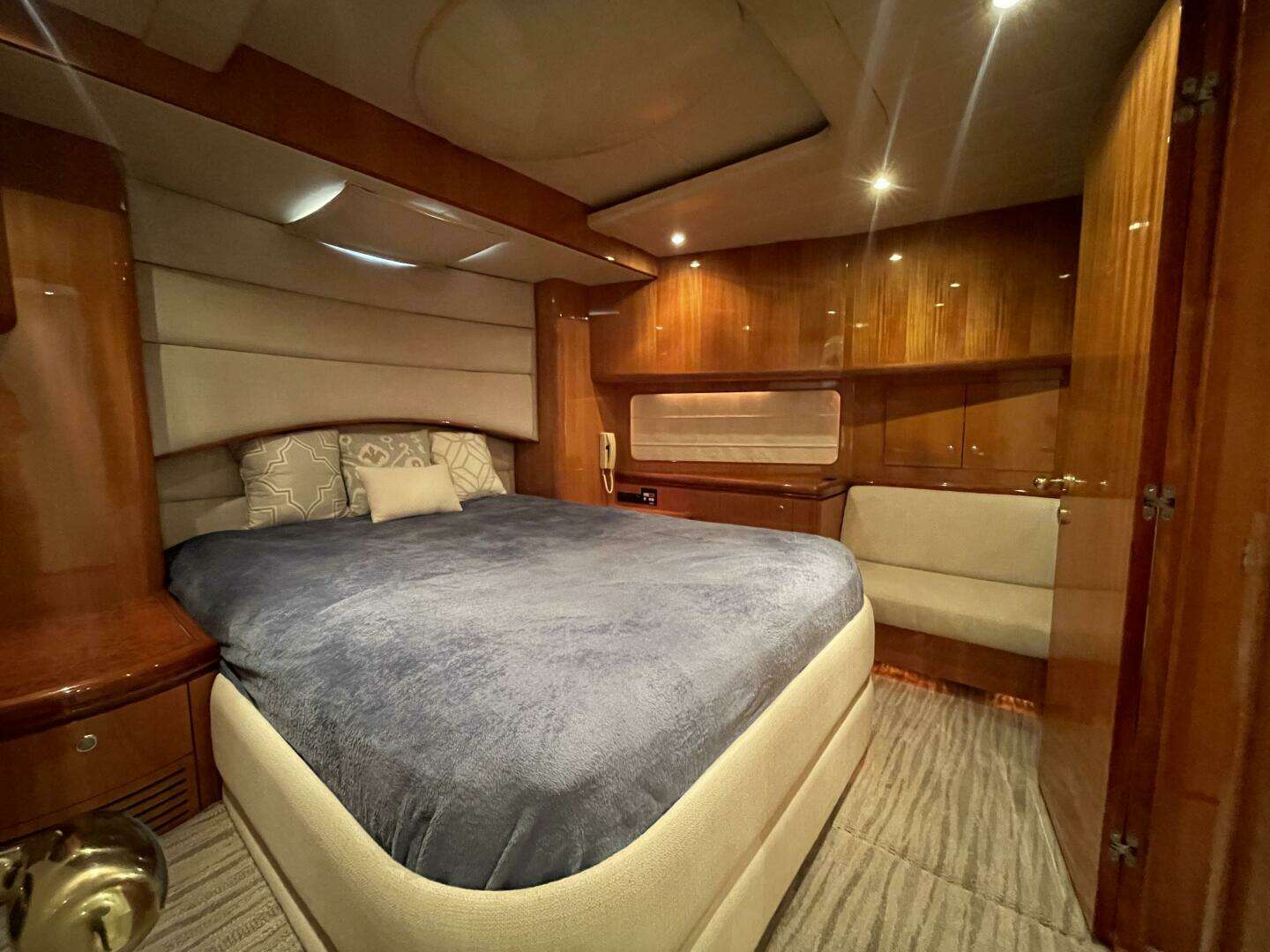 1999 Horizon 70 MY - Image 5