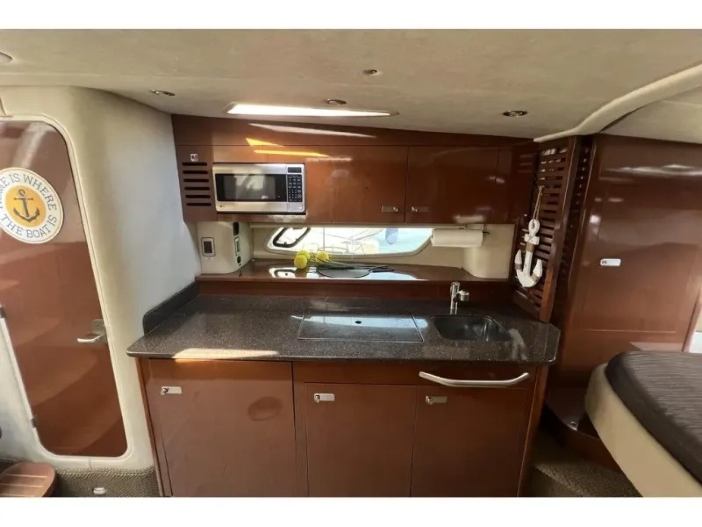 2012 Sea Ray 370 SUNDANCER - Image 19