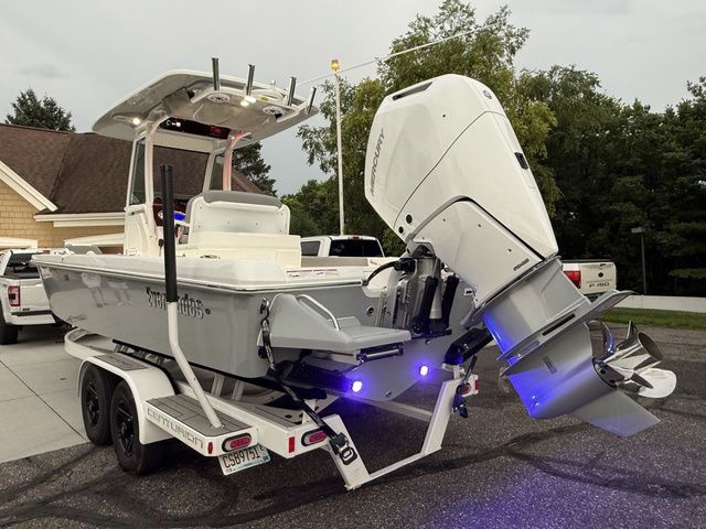 2026 Everglades 253 Center Console - 4