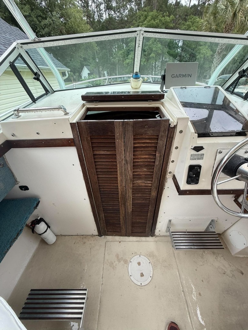 1981 Grady-White 220 Bimini - Image 9