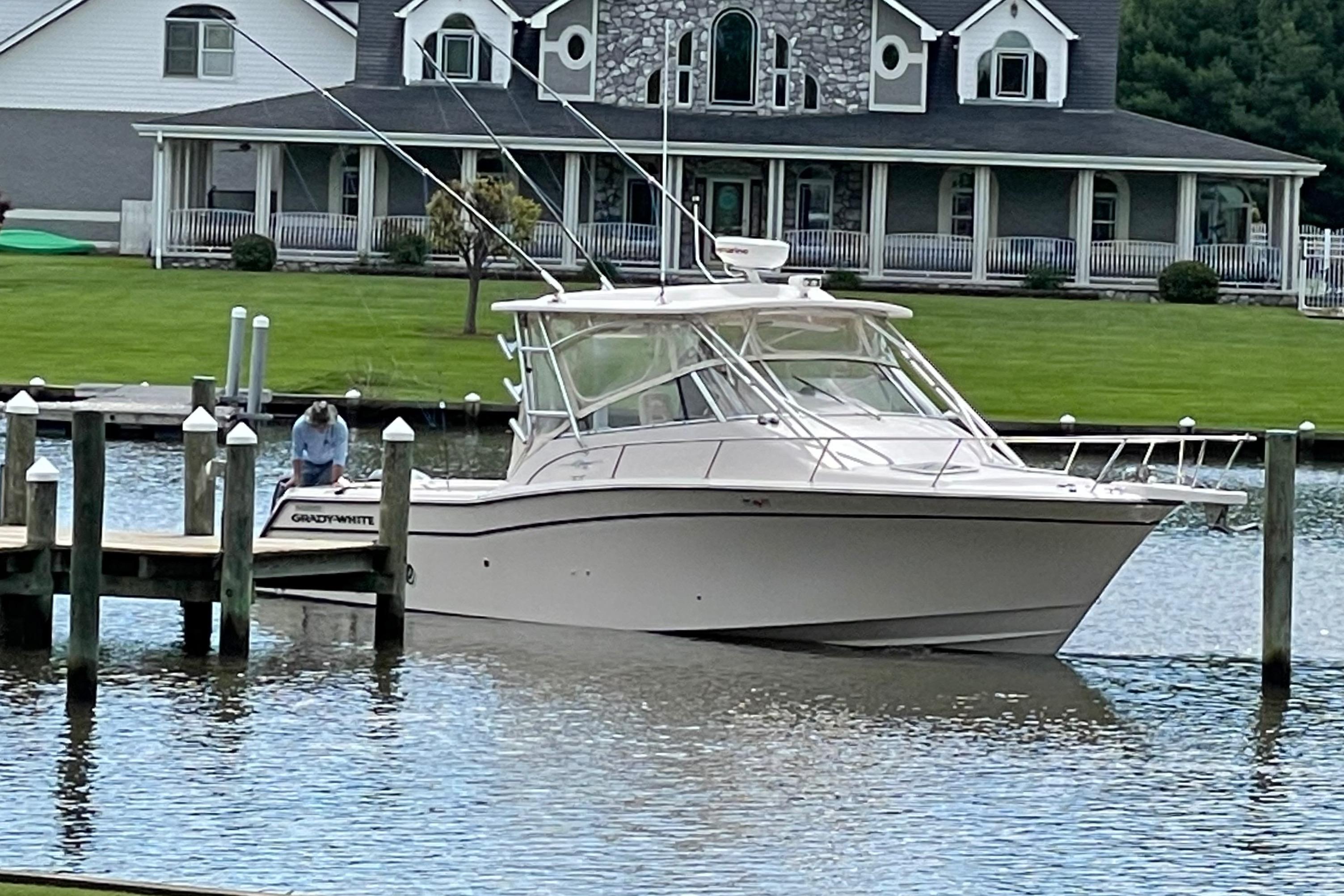 2007 Grady-White Express 330