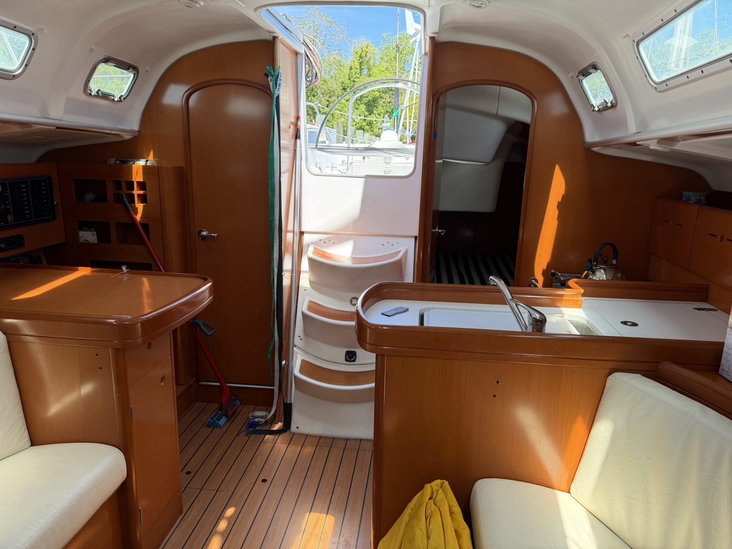 2004 Beneteau 40.7 - Image 15