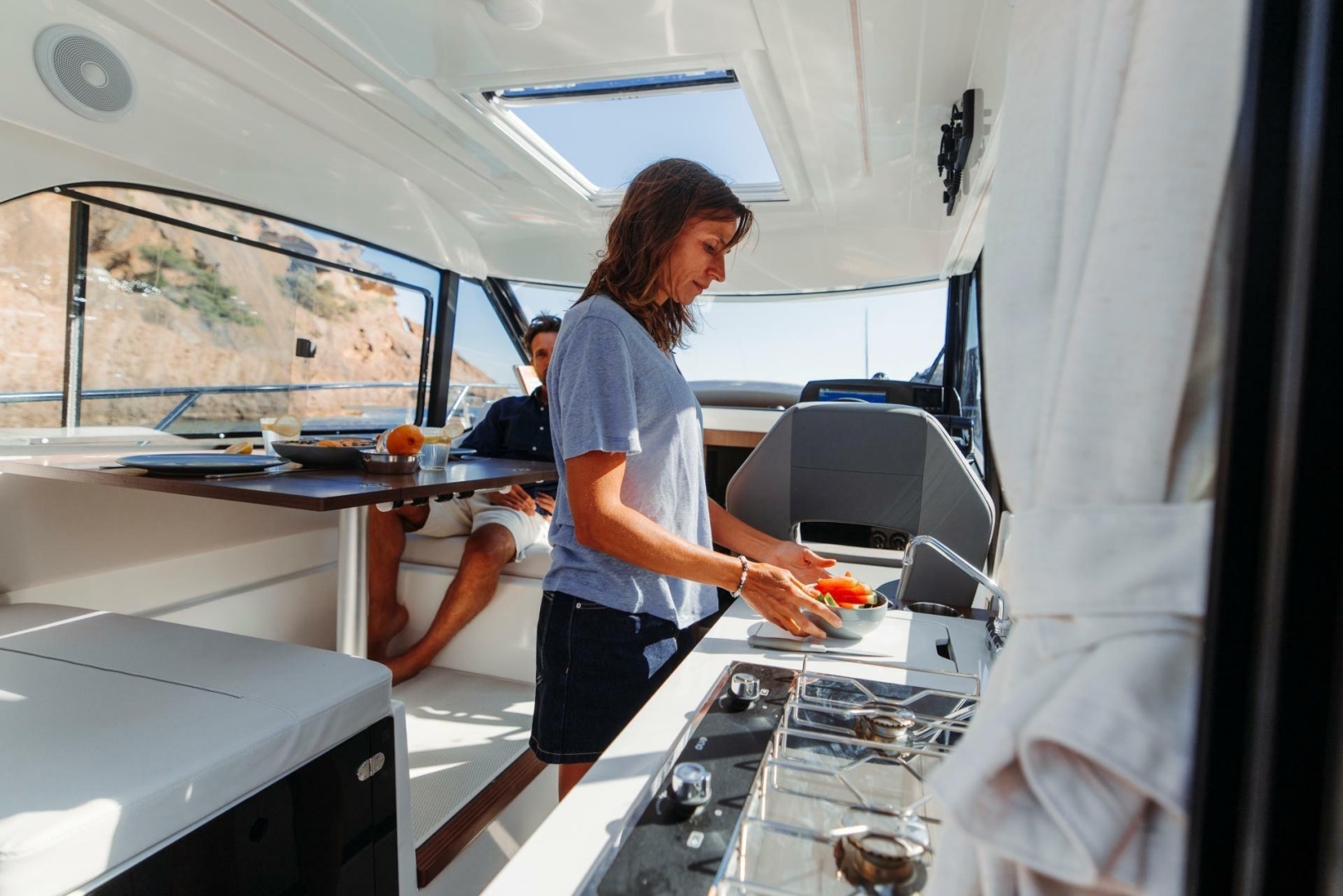 2027 Beneteau Antares 9 - Image 2