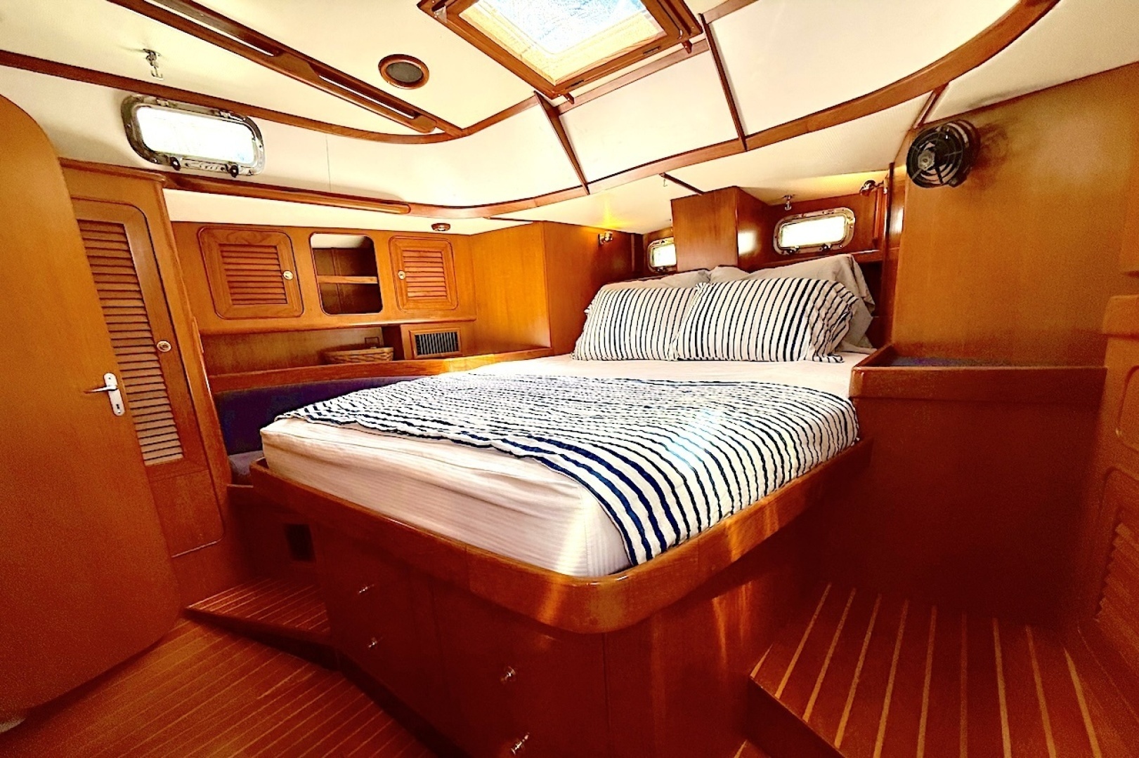 1998 Hylas 49 - Image 29