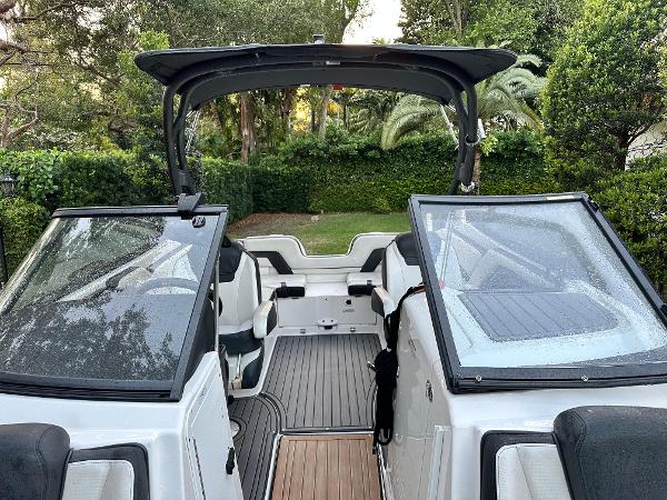 2018 Yamaha Boats 242 Limited S - 13