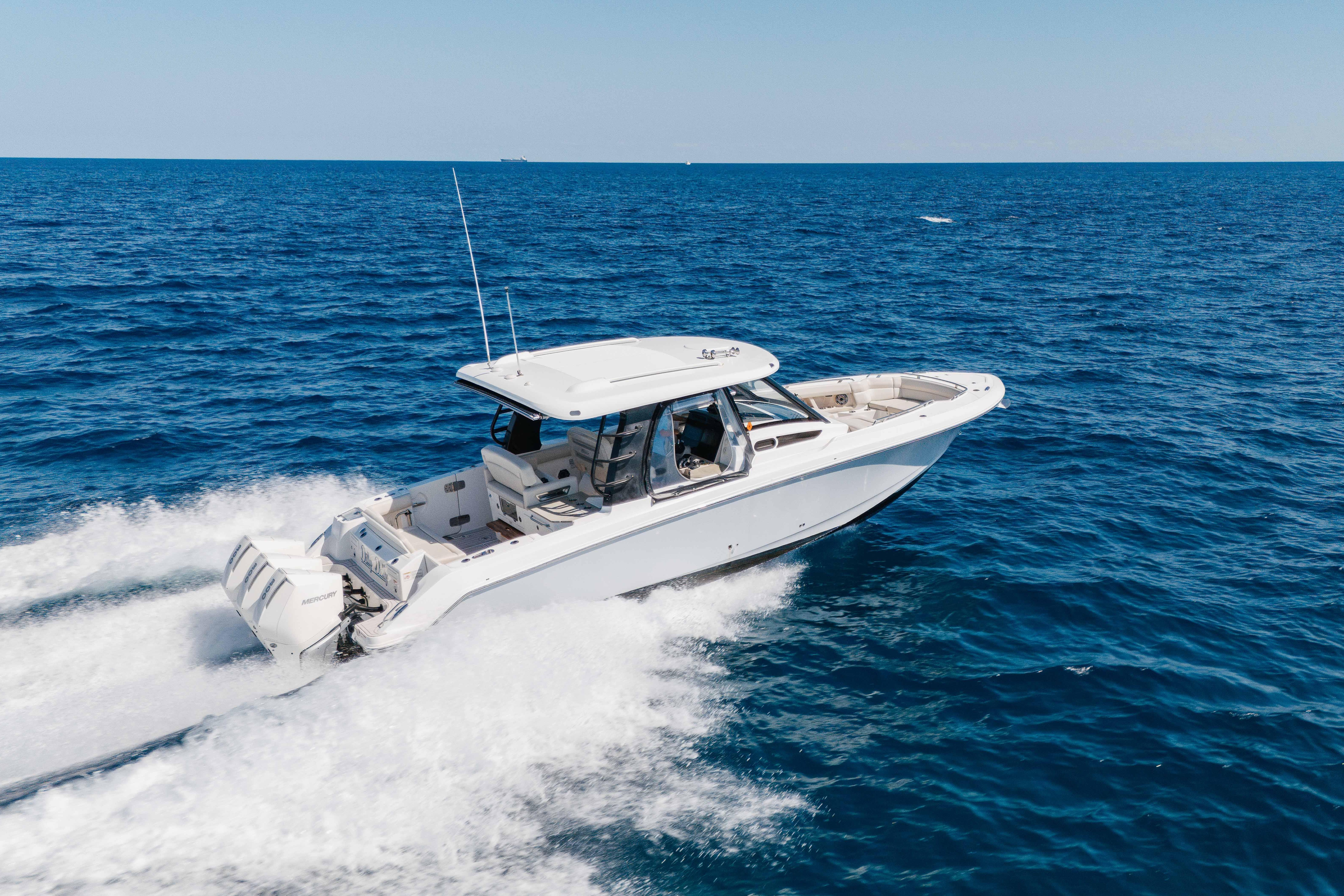 2021 Boston Whaler 350 Realm