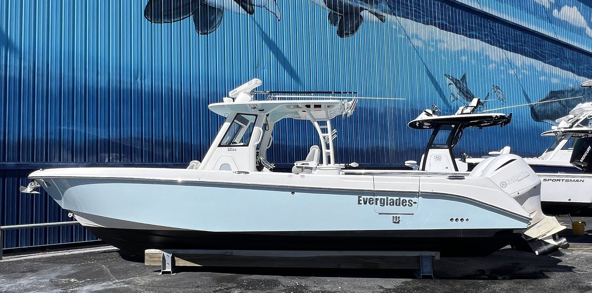 2017 Everglades 325 Center Console