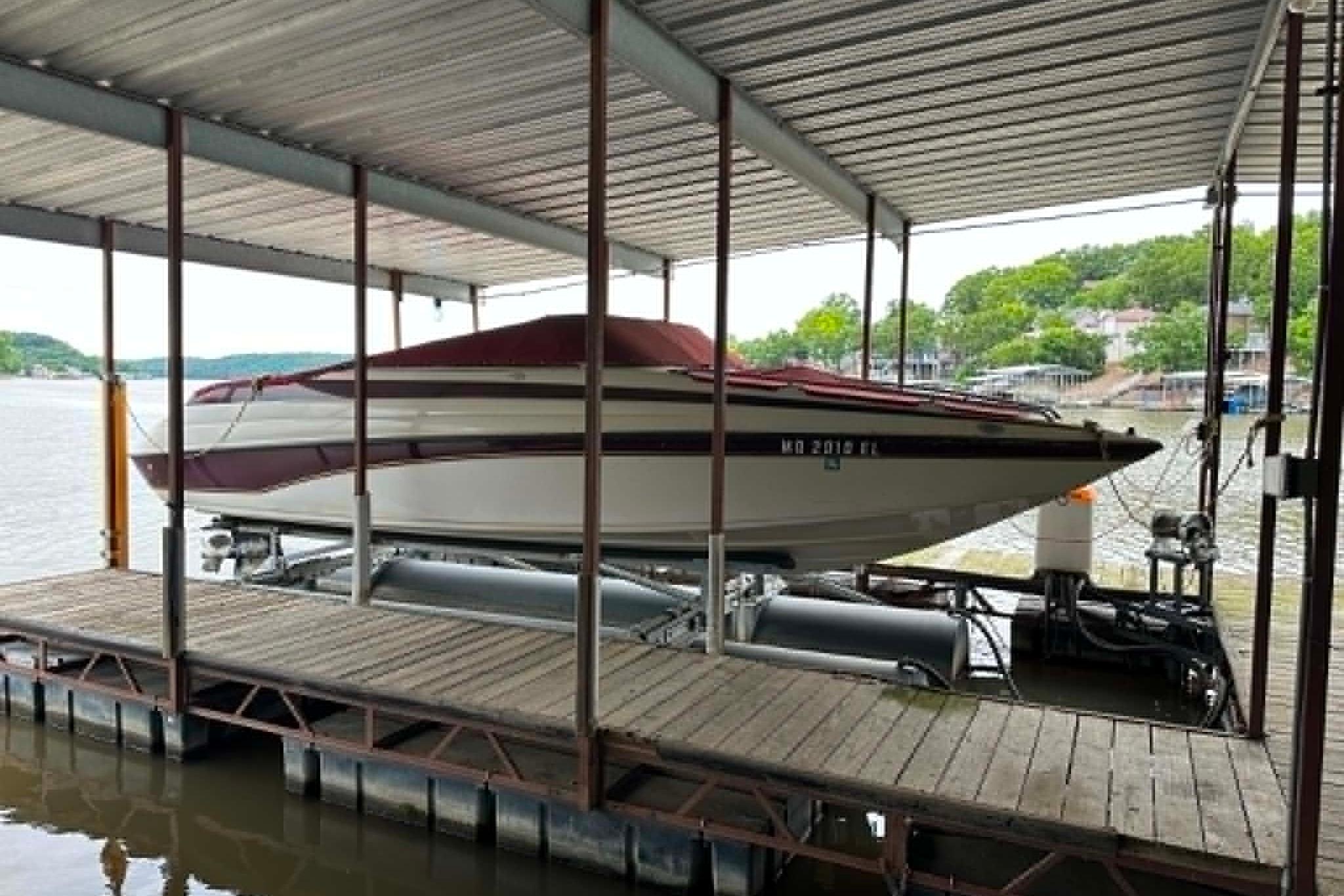 1998 Crownline 248 BR
