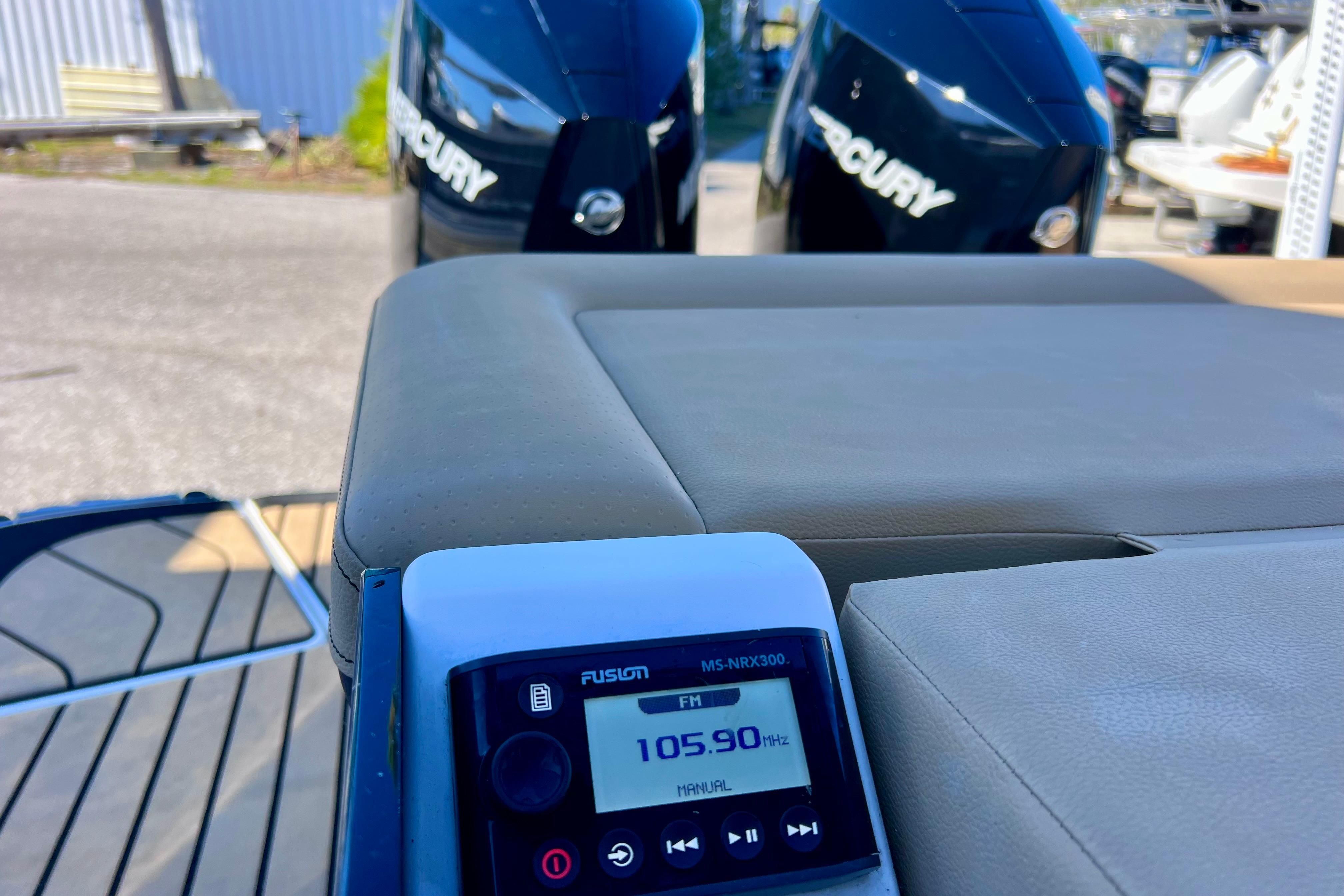 2023 Sea Ray SLX 280 - 37