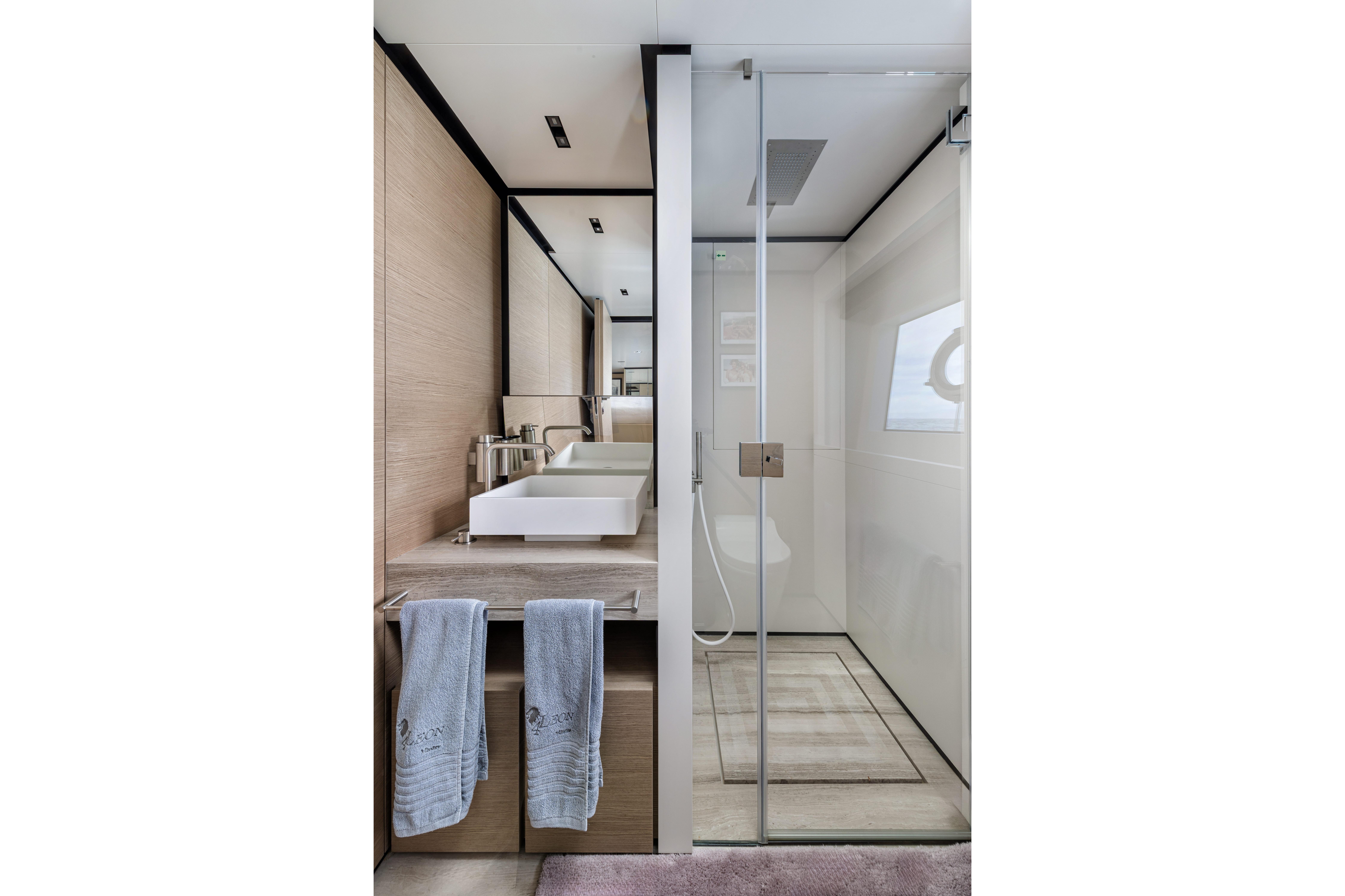 Guest bathroom 3