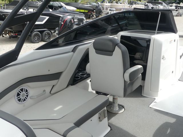 2019 Yamaha Boats AR240 - 28