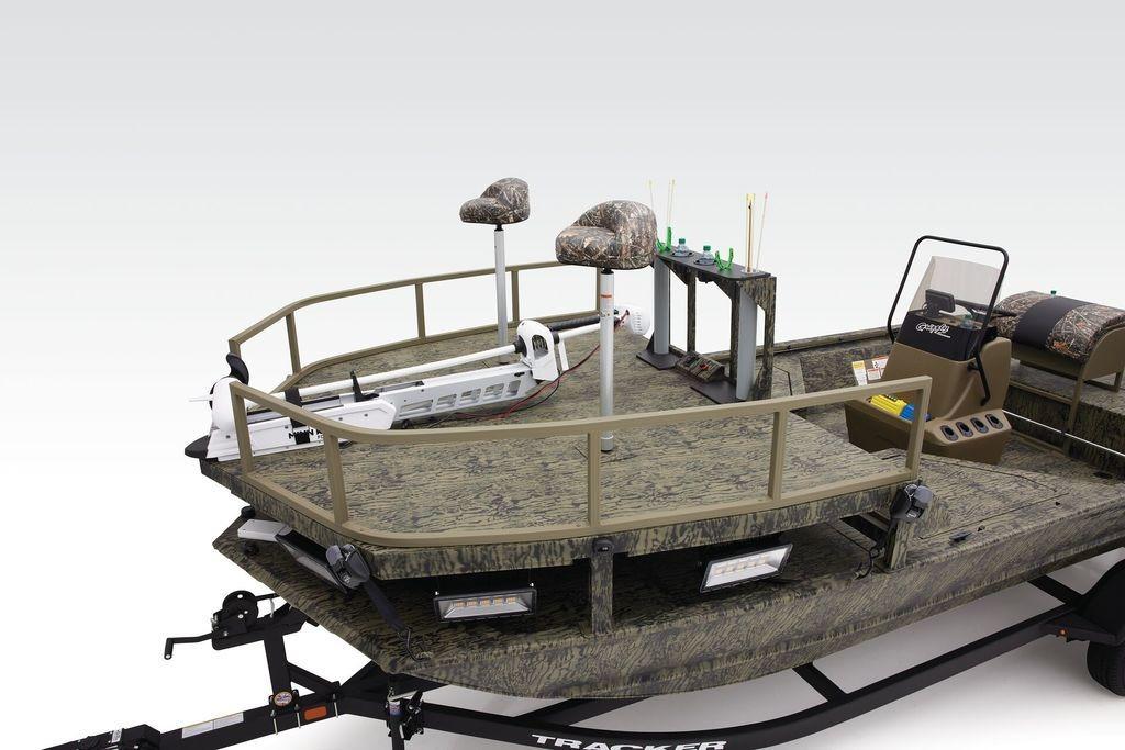 2026 Tracker GRIZZLY® 2072 CC Sportsman boat with camo design and fishing setup.