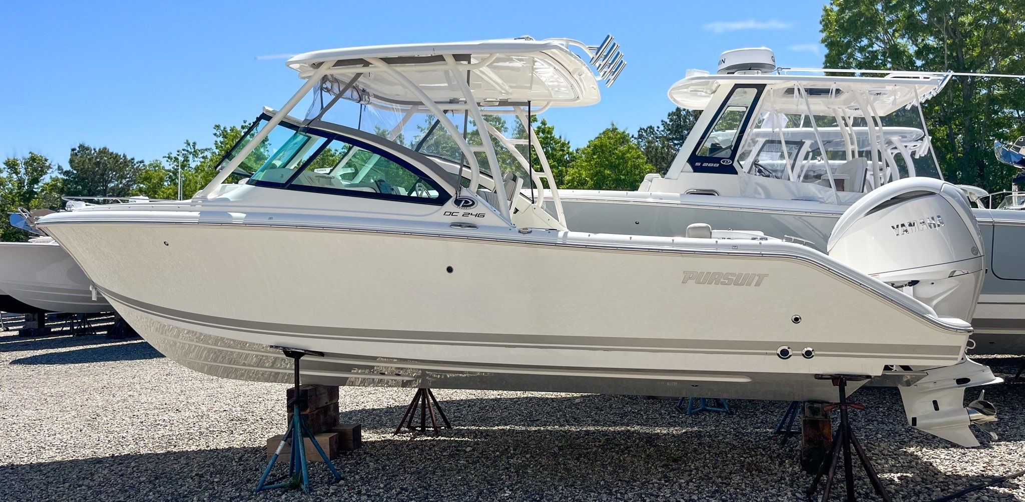 2025 Pursuit DC 246 Dual Console