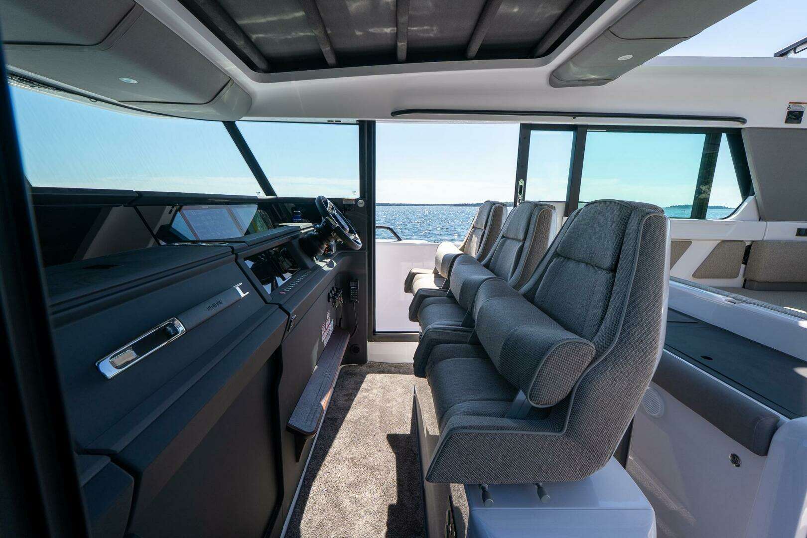 2025 Axopar Cross Cabin - Image 43