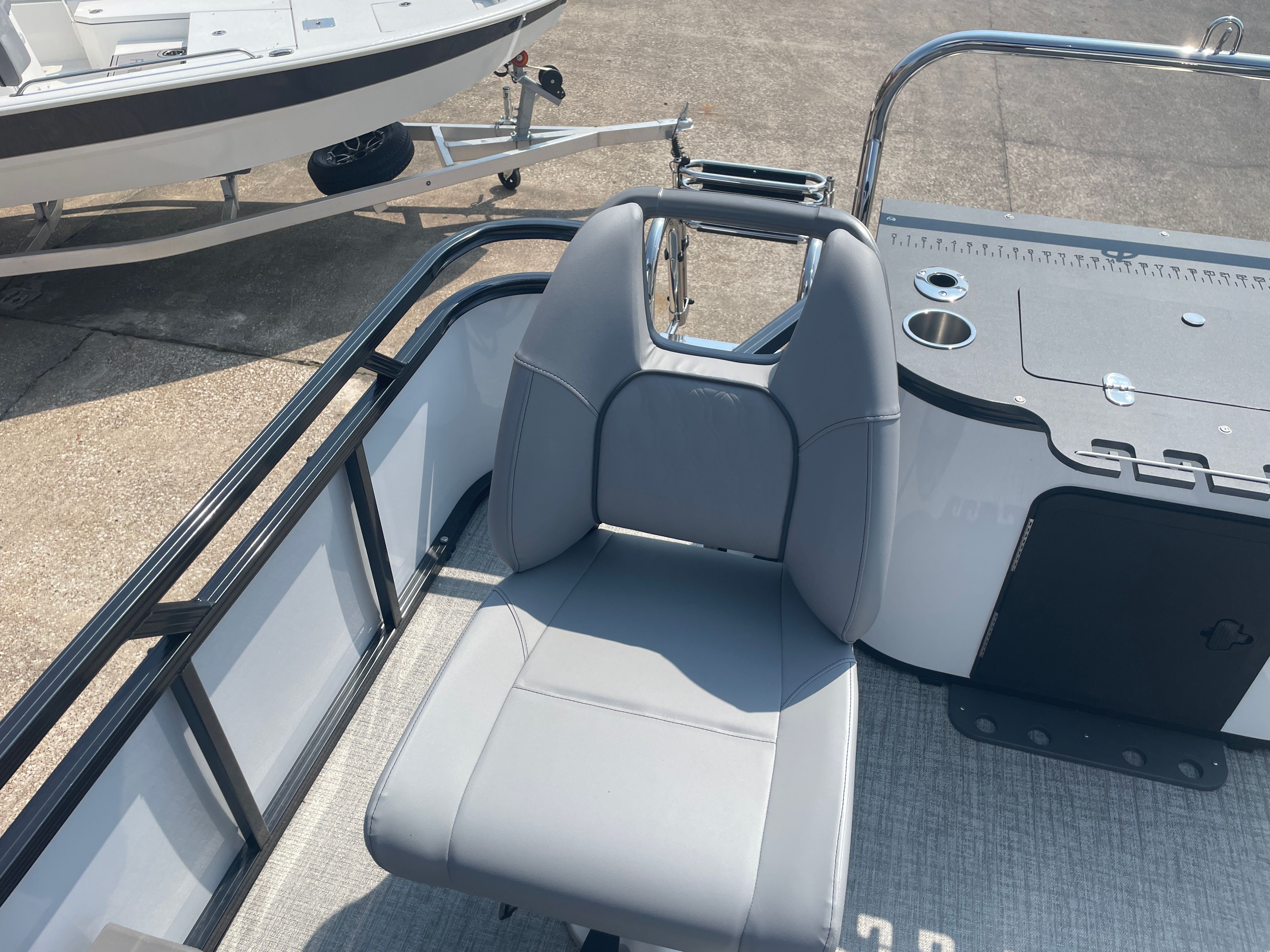 2025 Avalon Venture 85 Quad Fish - 23' - 28