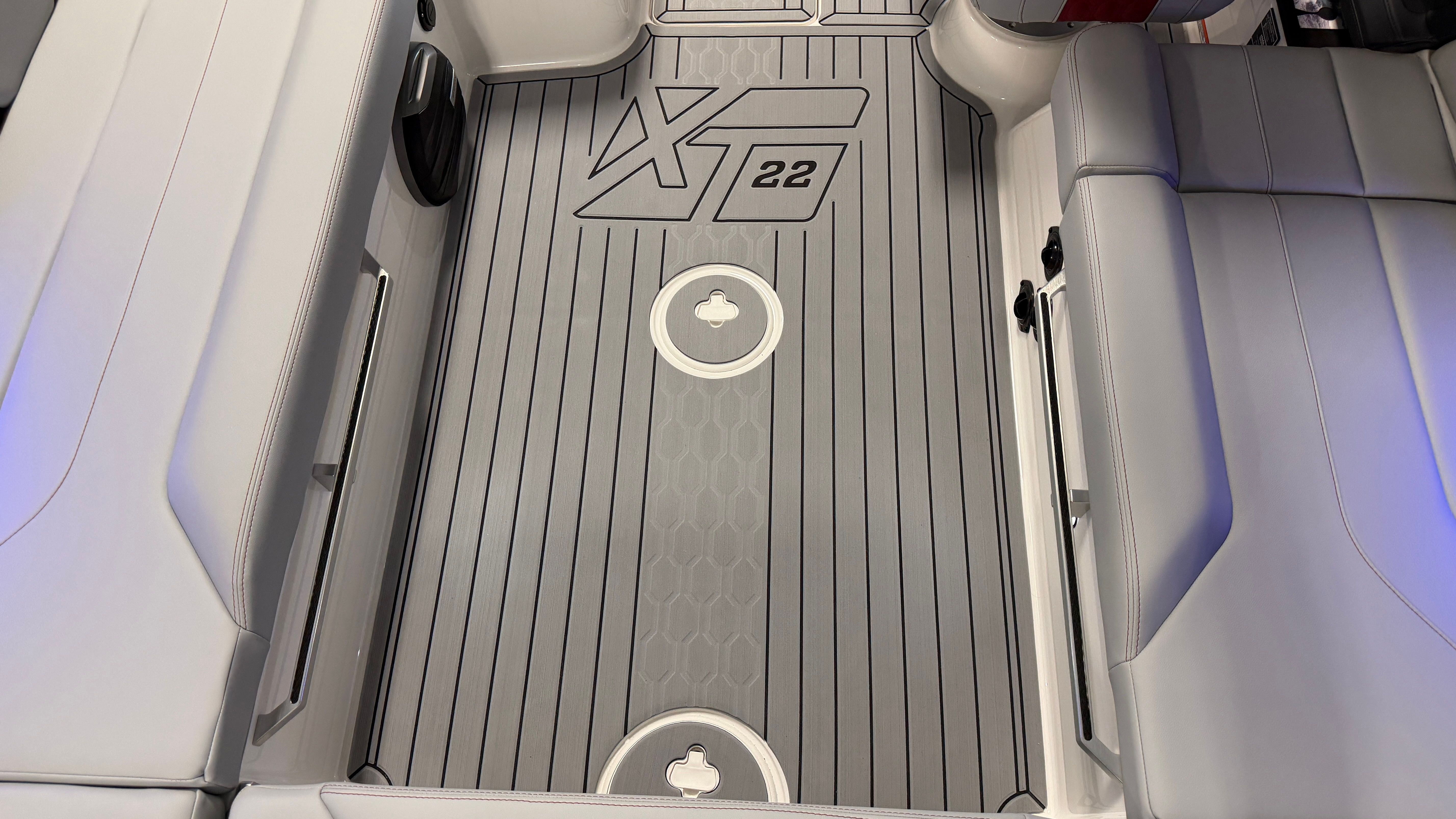 2026 MasterCraft XT22 - 113