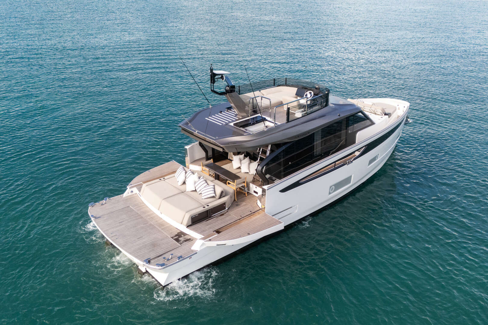 2026 Azimut Seadeck 6 - Image 9