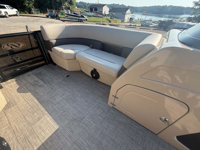 2026 Bentley Pontoons Legacy 223 Navigator - 13