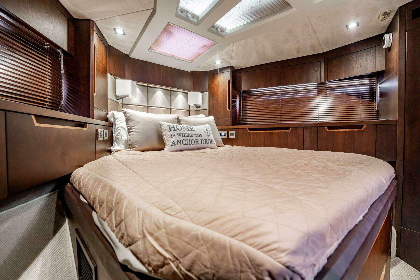 2017 Galeon 510 Skybridge - Image 25