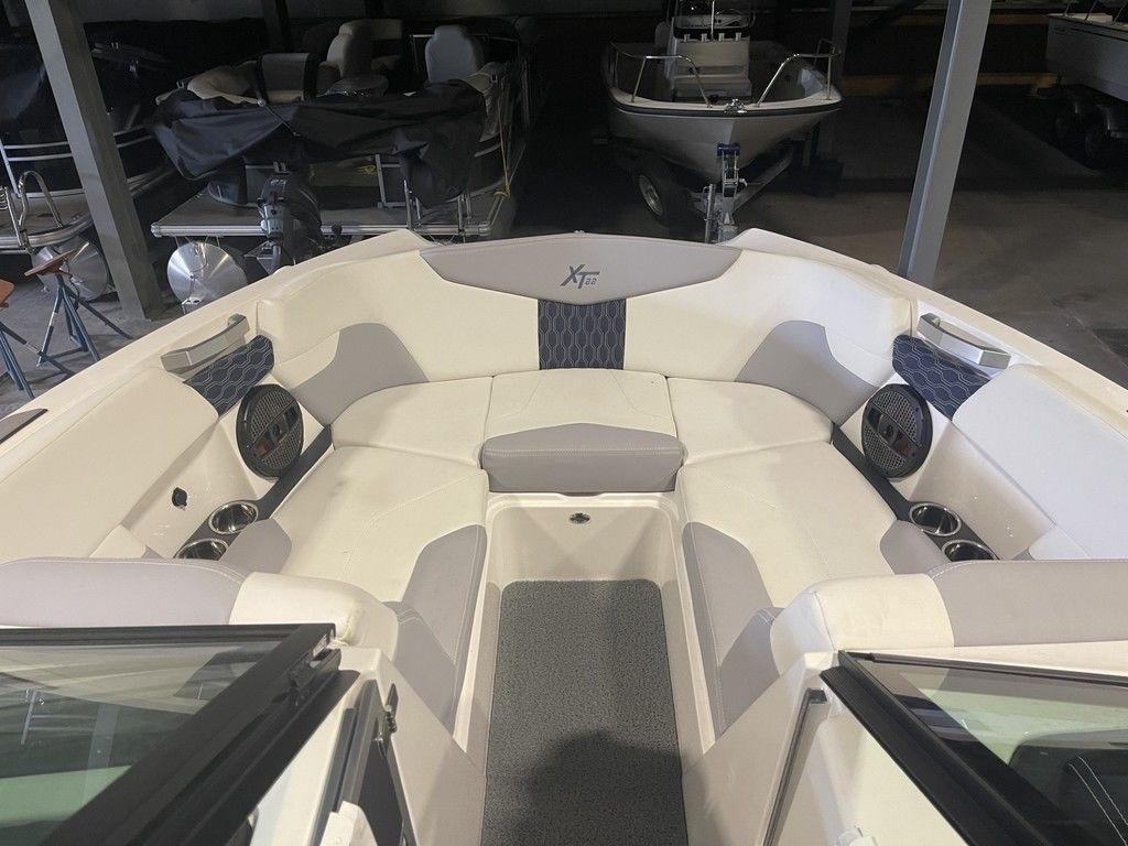 2023 MasterCraft XT22 - 12