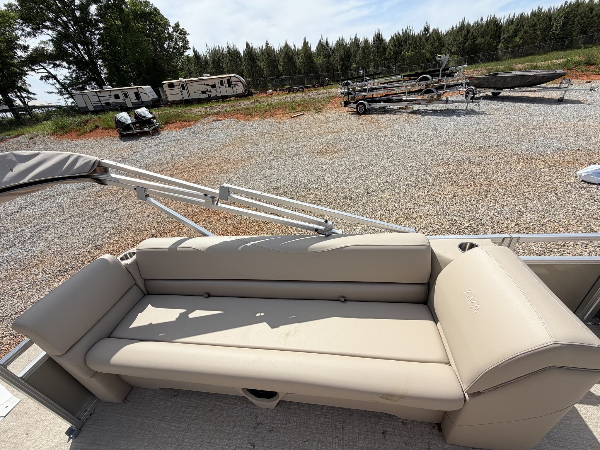 2026 Avalon VLS 21 QUAD LOUNGER-115HP - 9