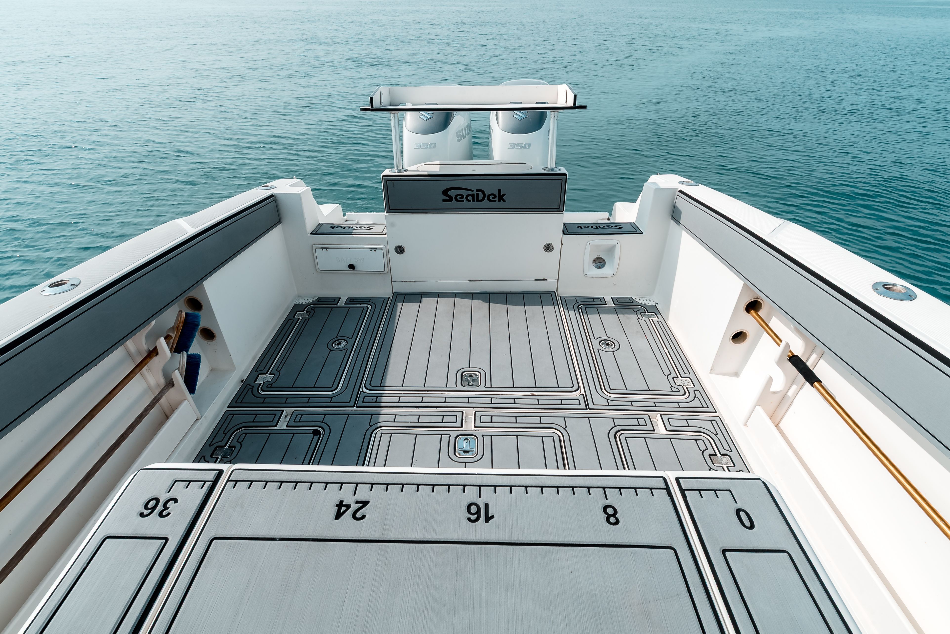 The image shows a boat deck with gray flooring and measurement markings.