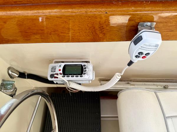 1978 Dyer 29 Trunk Cabin boat interior with radio and microphone setup.