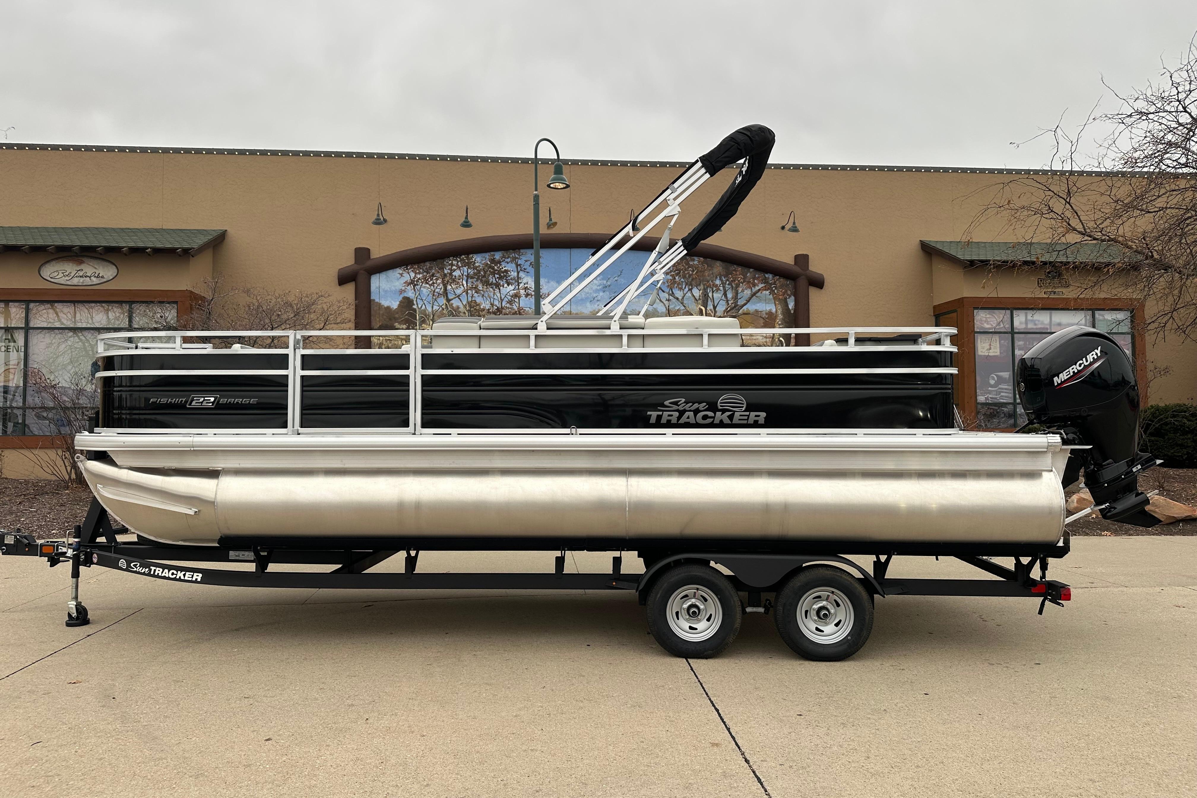 2026 Sun Tracker Fishin' Barge 22 DLX