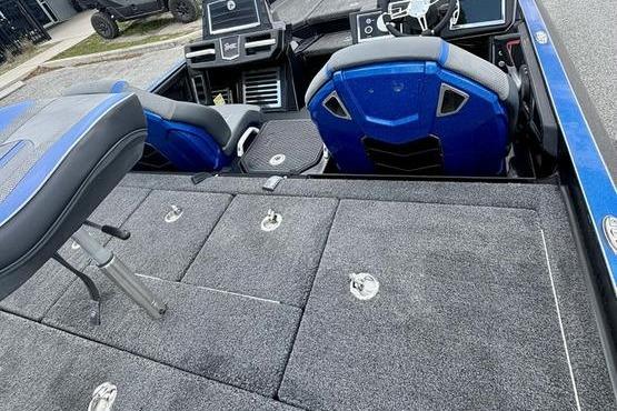 2023 Ranger Z520R boat interior with blue seats and advanced dashboard controls.