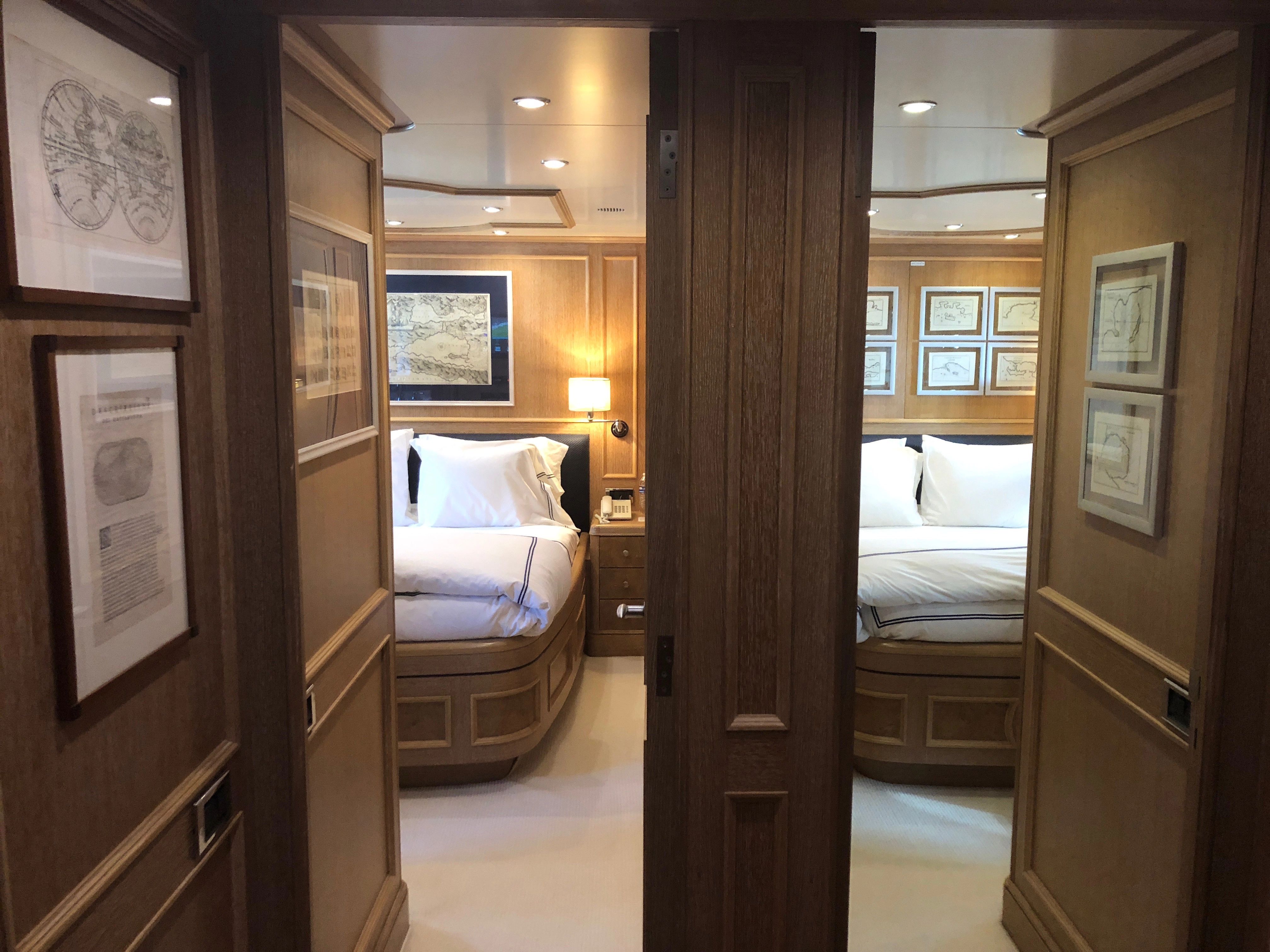 2004 Benetti Cockpit - 16