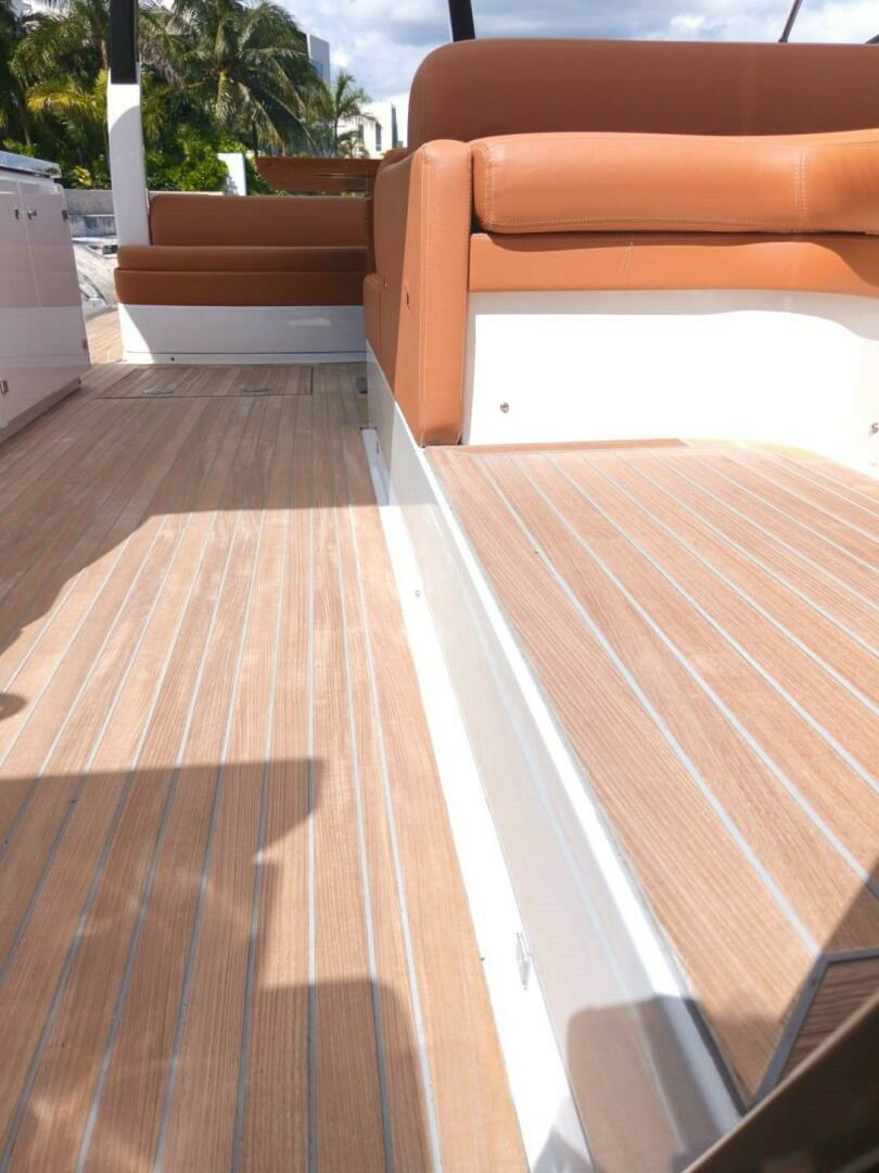 2019 Riva — - Image 12