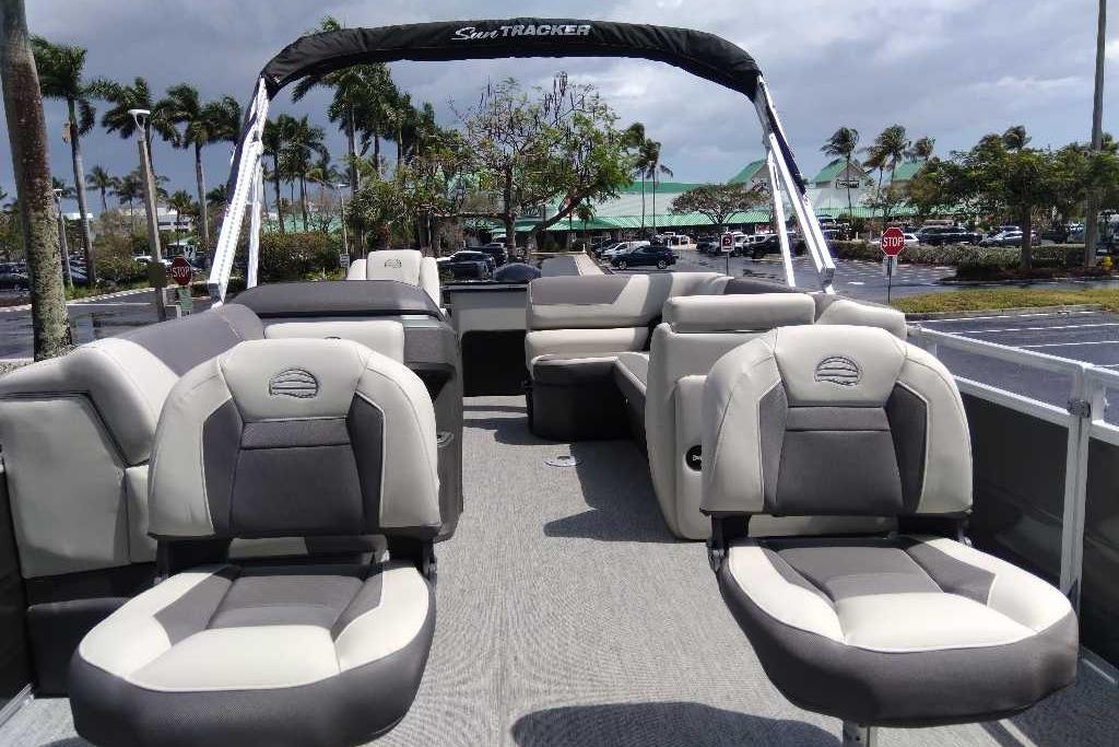 2026 Sun Tracker Fishin' Barge 22 DLX pontoon boat with comfortable seating.