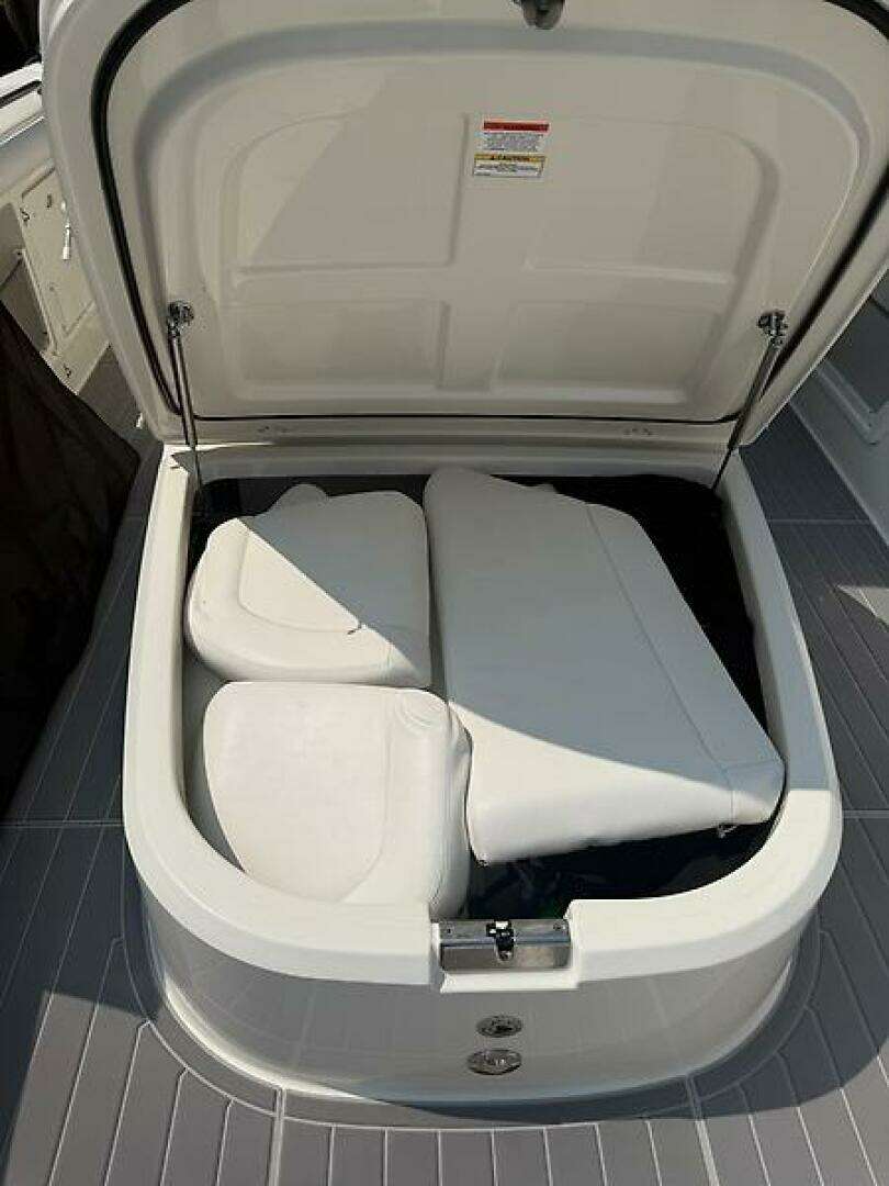 2014 Boston Whaler 350 Outrage - Image 18