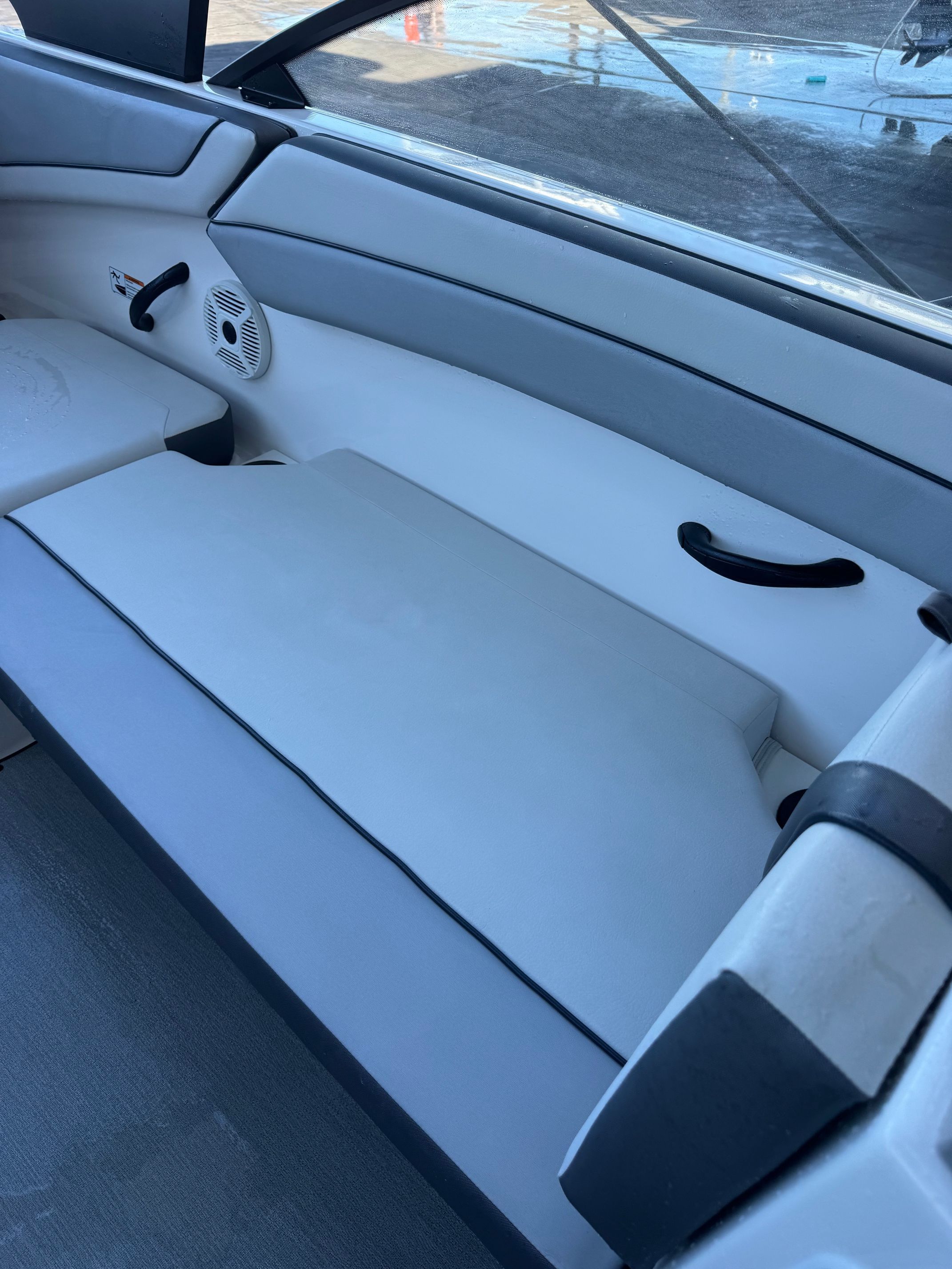 2023 Yamaha Boats AR220 - 11
