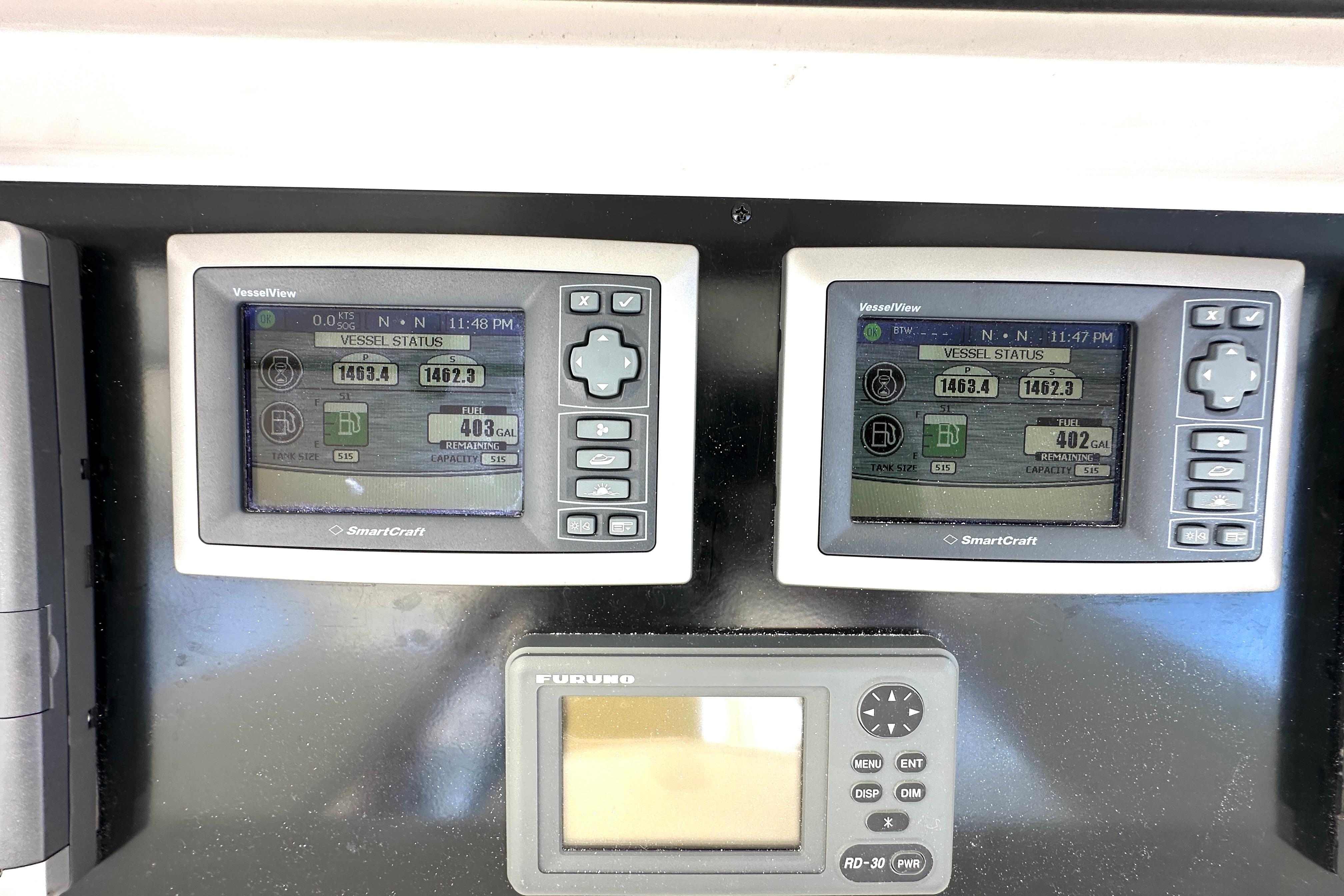 SmartCraft VesselView displays on a 2012 Viking 42 Open boat dashboard.