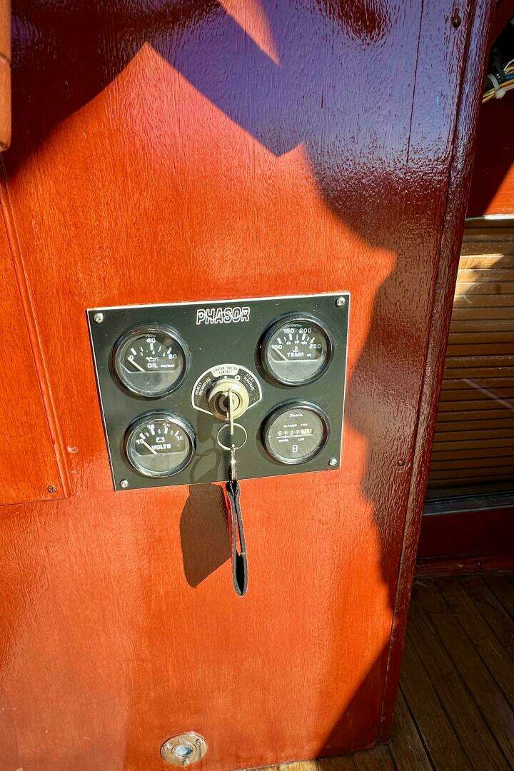 1960 Chris-Craft 45 Constellation - Image 11