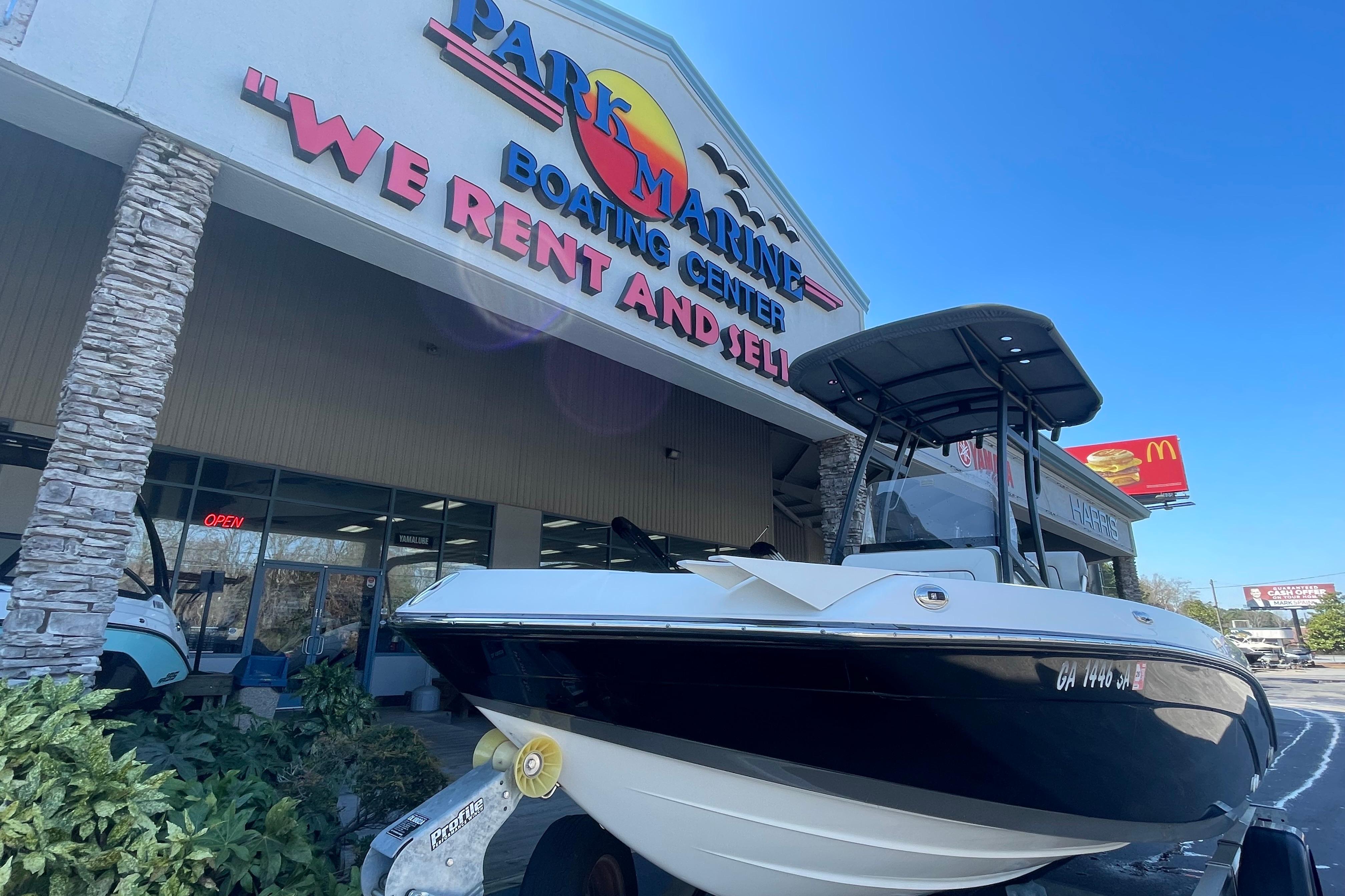 2021 Yamaha Boats 195 FSH Sport displayed at Park Marine Boating Center.
