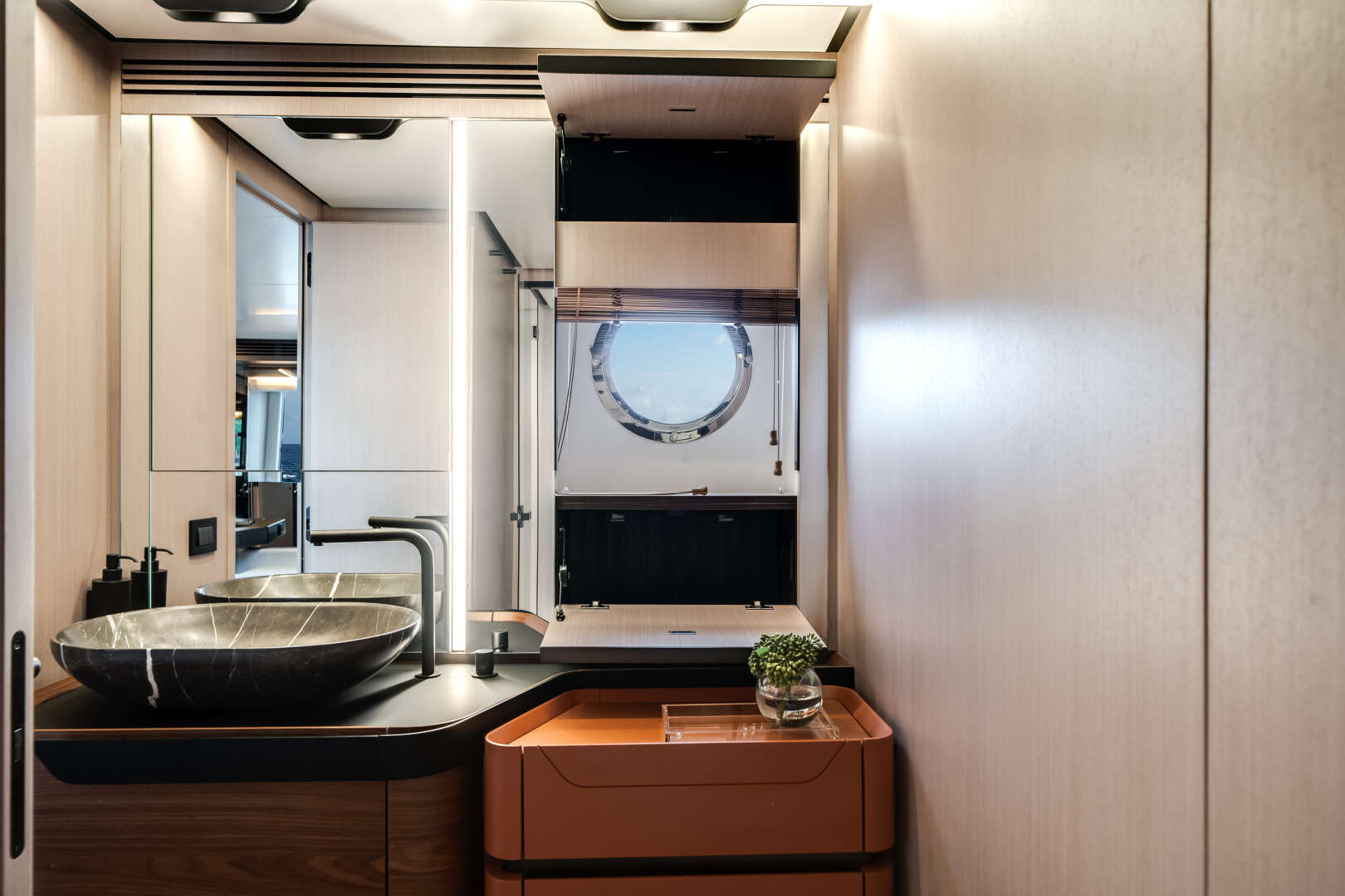 2026 Azimut S8 - Image 52