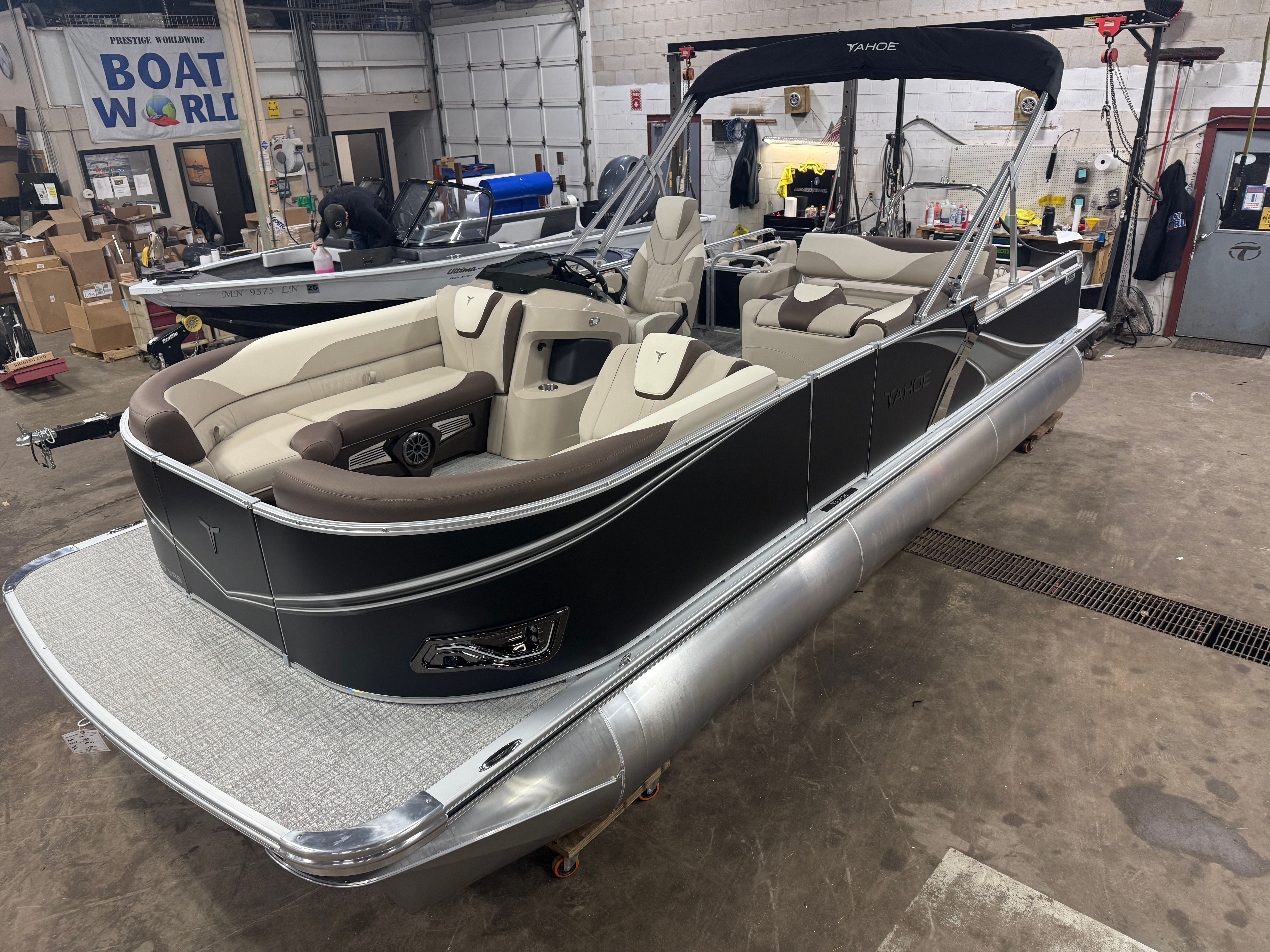 2026 Tahoe LTZ 2385 VRB Swingback & Honda 4-Stroke EFI