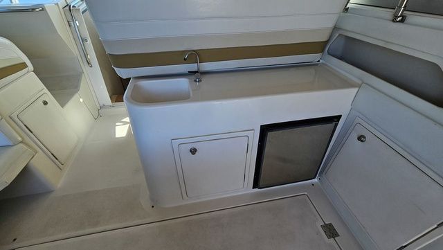 1995 Cruisers Yachts 3775 Esprit - 8