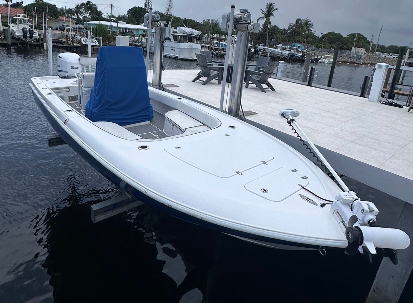2016 Contender 25 Bay on a boat lift at a dock.