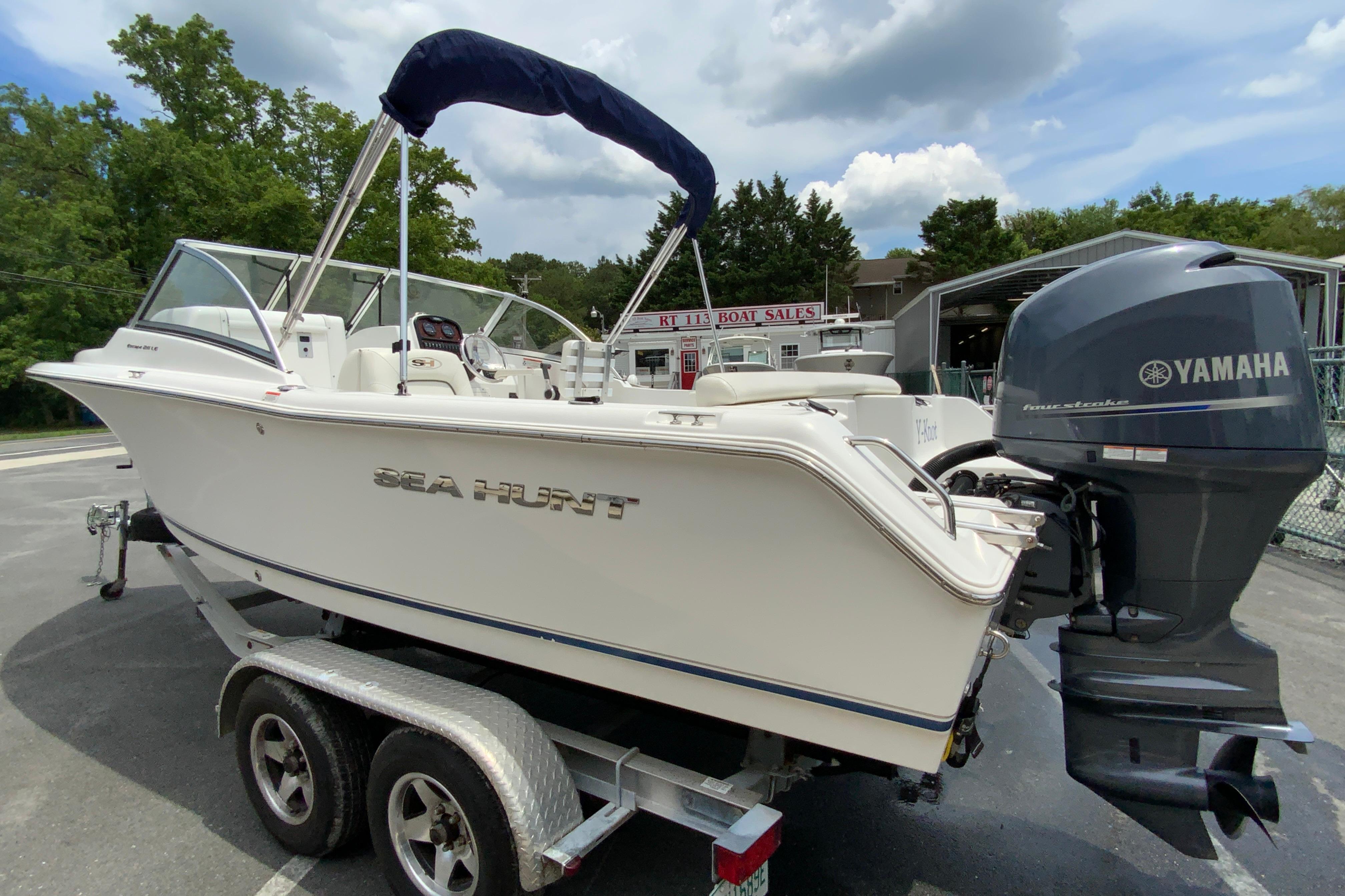 2014 Sea Hunt Escape 211 LE boat with Yamaha engine on a trailer.
