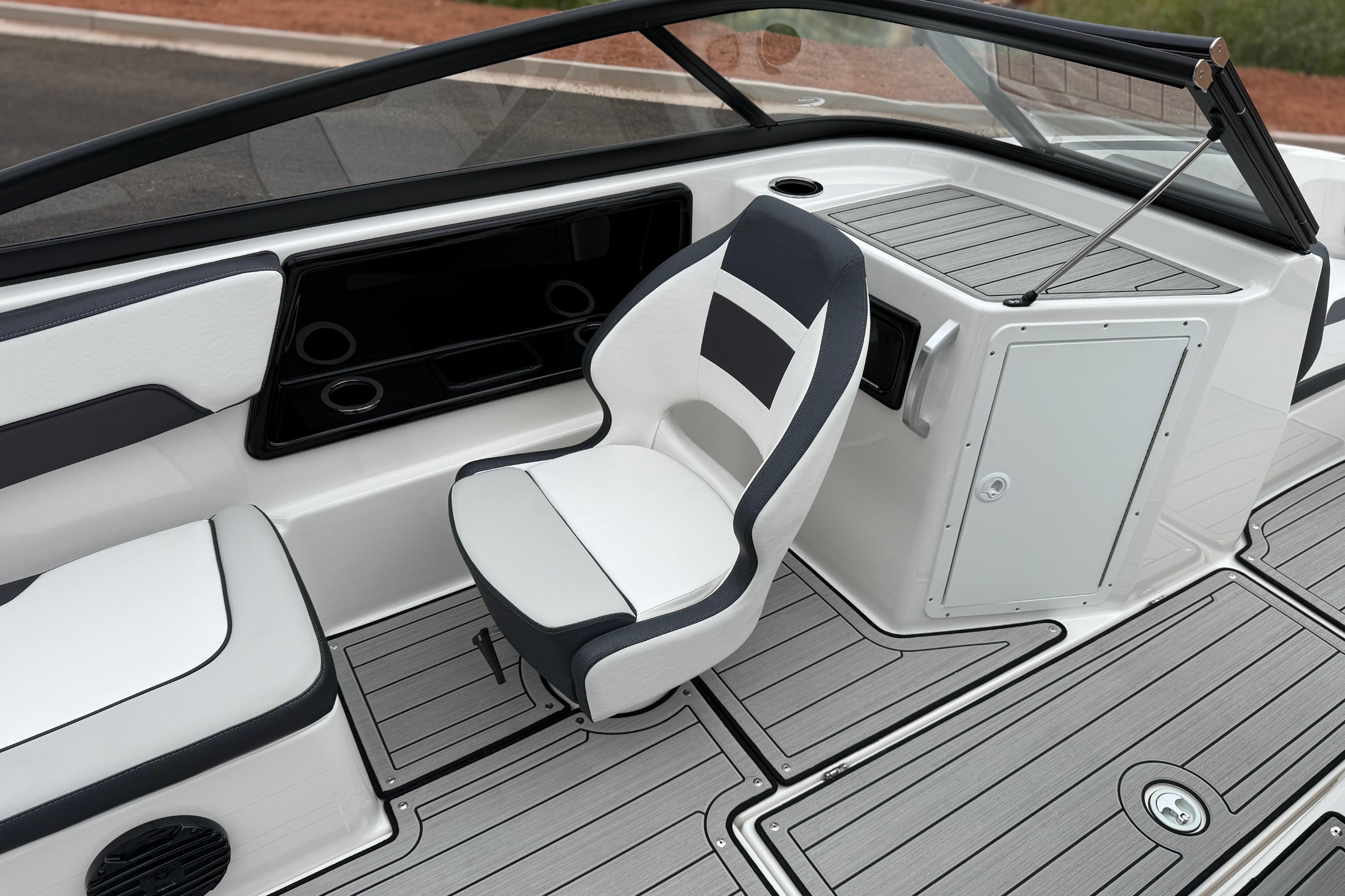 2025 Yamaha Boats 195S interior with sleek seating and modern dashboard design.